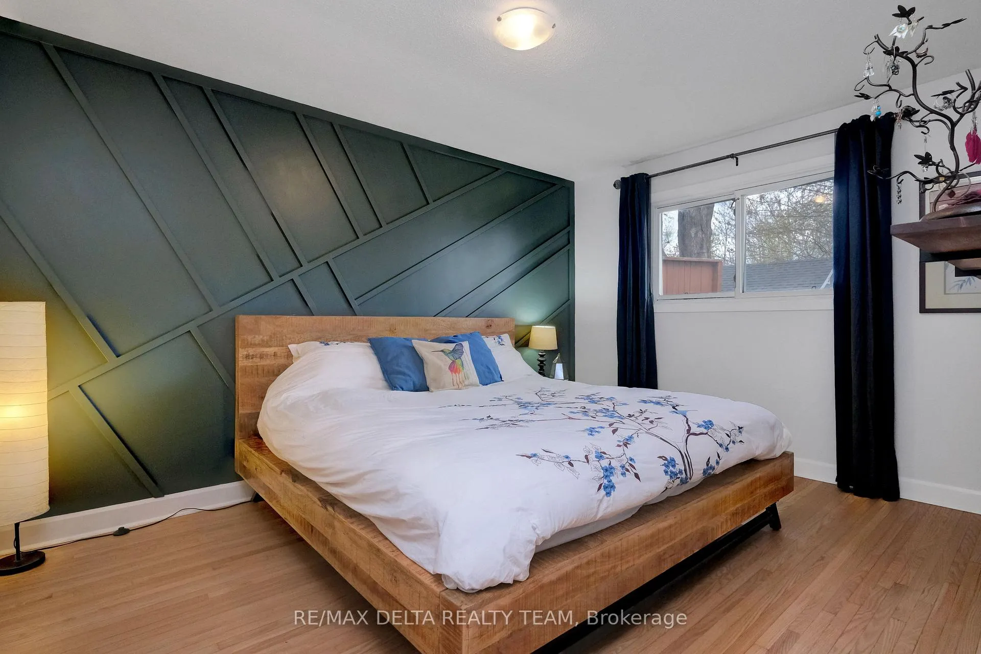Photo 18 of 2210 Bickerton Avenue, Ottawa, Beacon Hill North — HOMEH