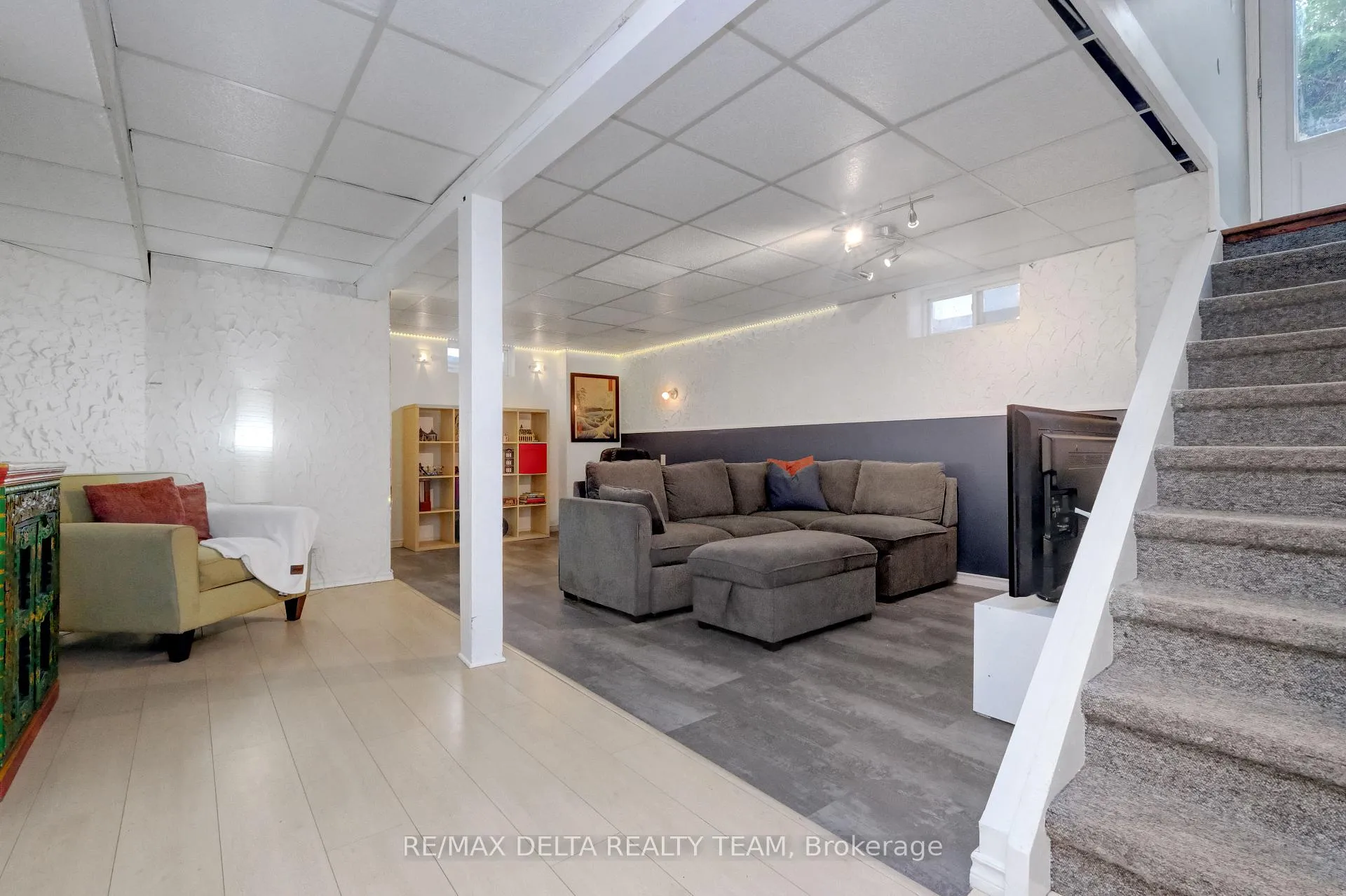 Photo 24 of 2210 Bickerton Avenue, Ottawa, Beacon Hill North — HOMEH