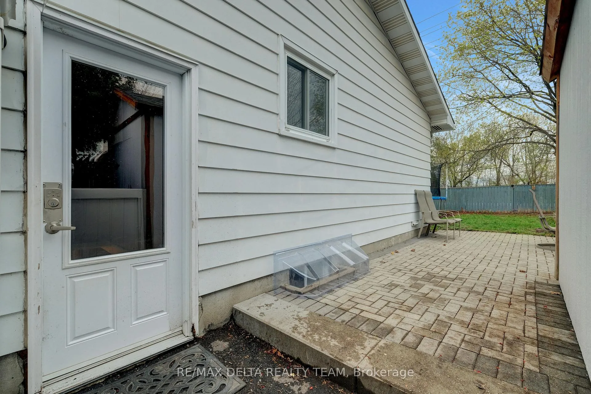 Photo 35 of 2210 Bickerton Avenue, Ottawa, Beacon Hill North — HOMEH