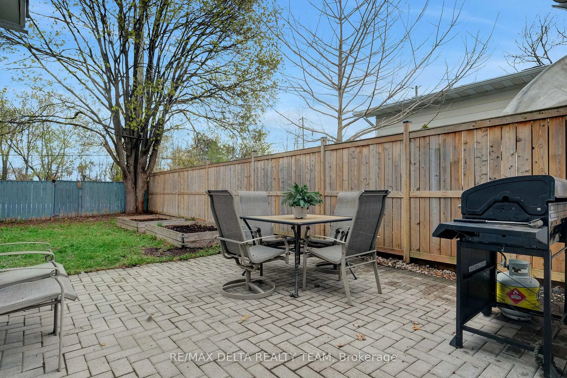Photo 36 of 2210 Bickerton Avenue, Ottawa, Beacon Hill North — HOMEH
