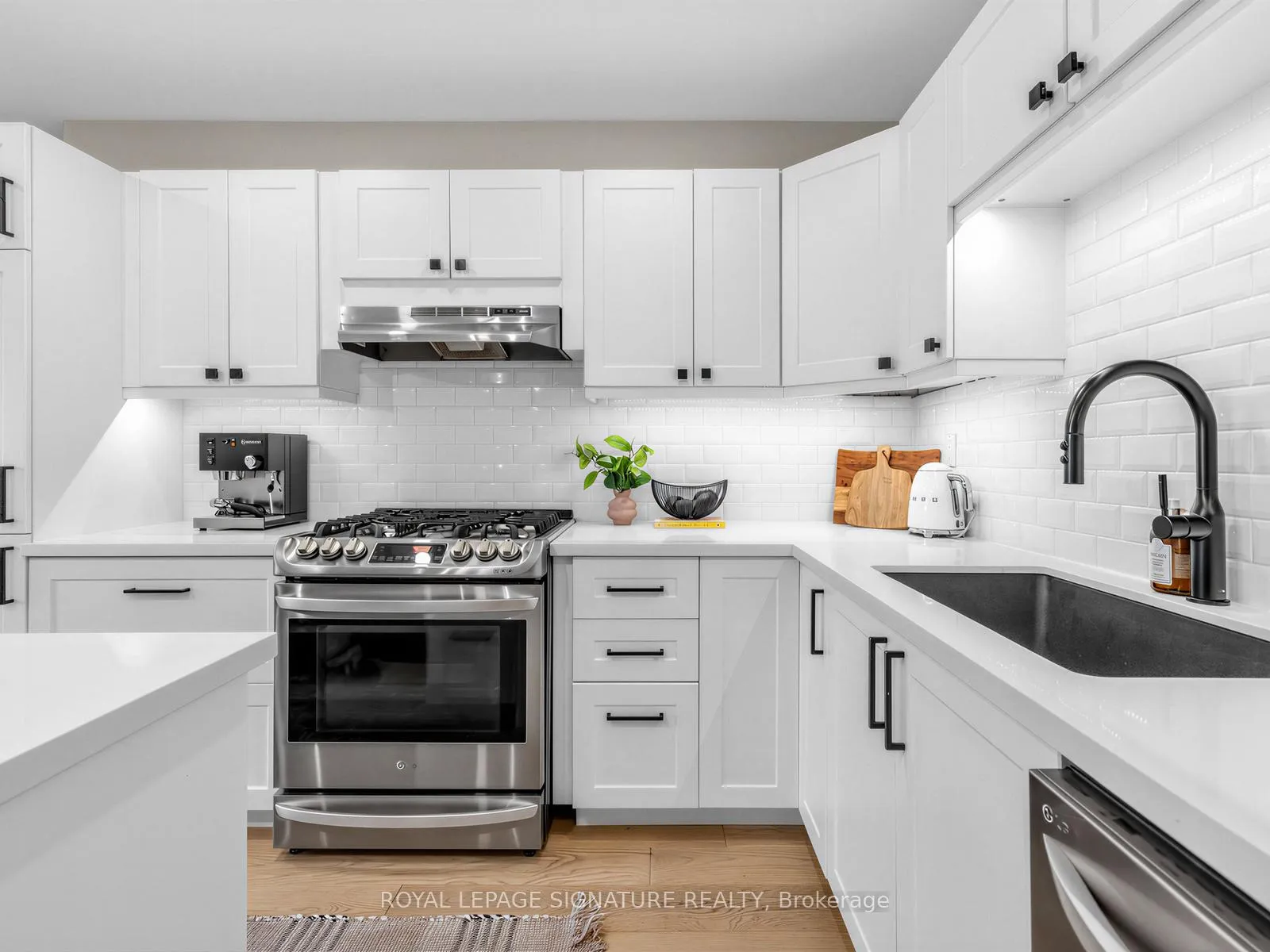 Photo 10 of 181 Gilbert Avenue, Toronto, Caledonia-Fairbank — HOMEH