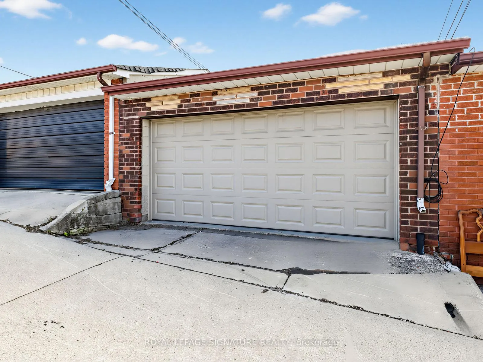 Photo 25 of 181 Gilbert Avenue, Toronto, Caledonia-Fairbank — HOMEH
