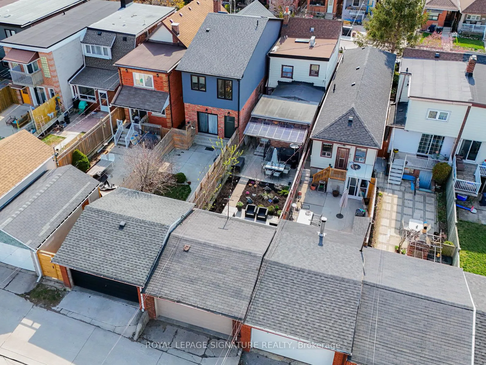 Photo 34 of 181 Gilbert Avenue, Toronto, Caledonia-Fairbank — HOMEH