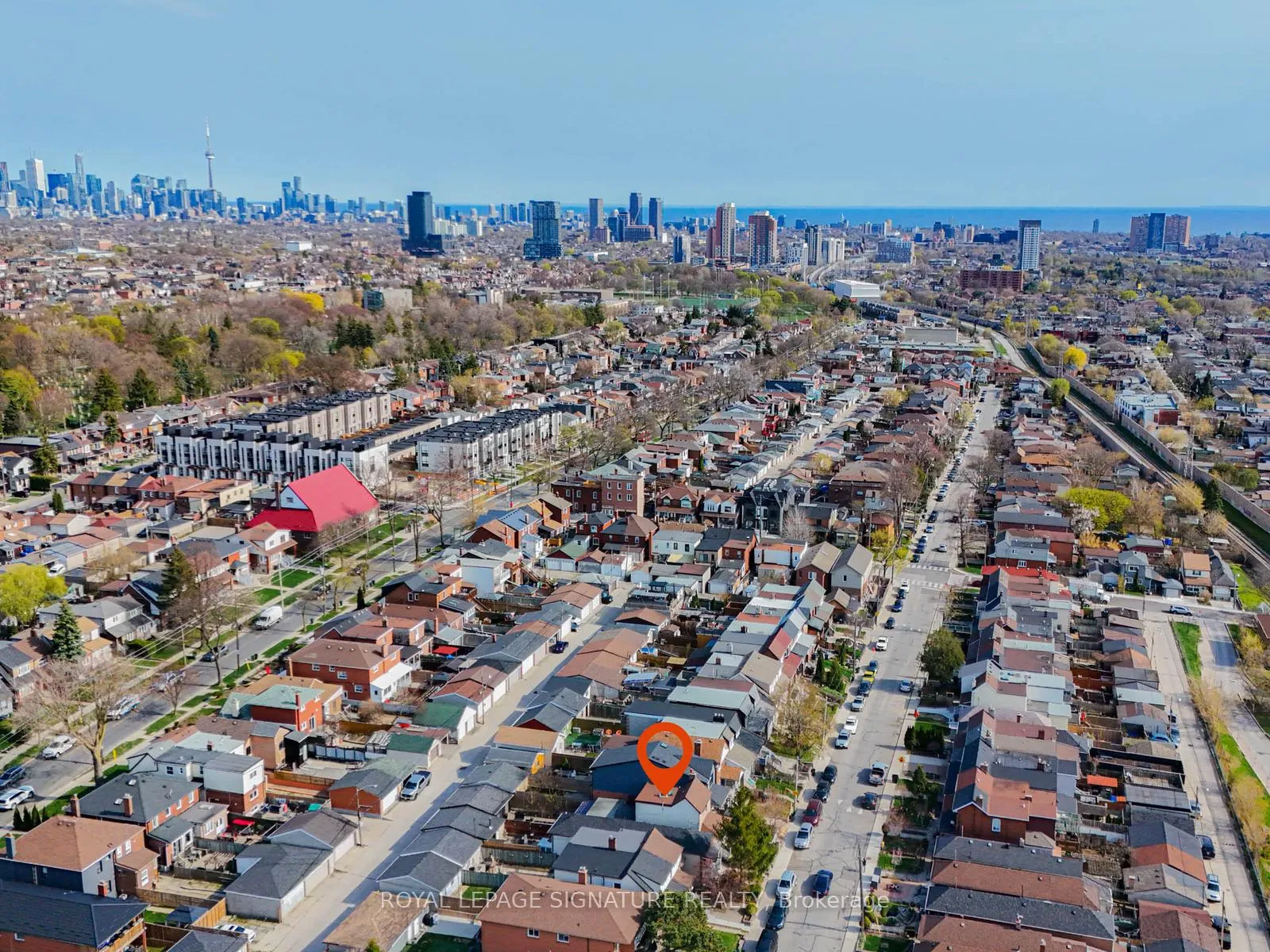 Photo 35 of 181 Gilbert Avenue, Toronto, Caledonia-Fairbank — HOMEH