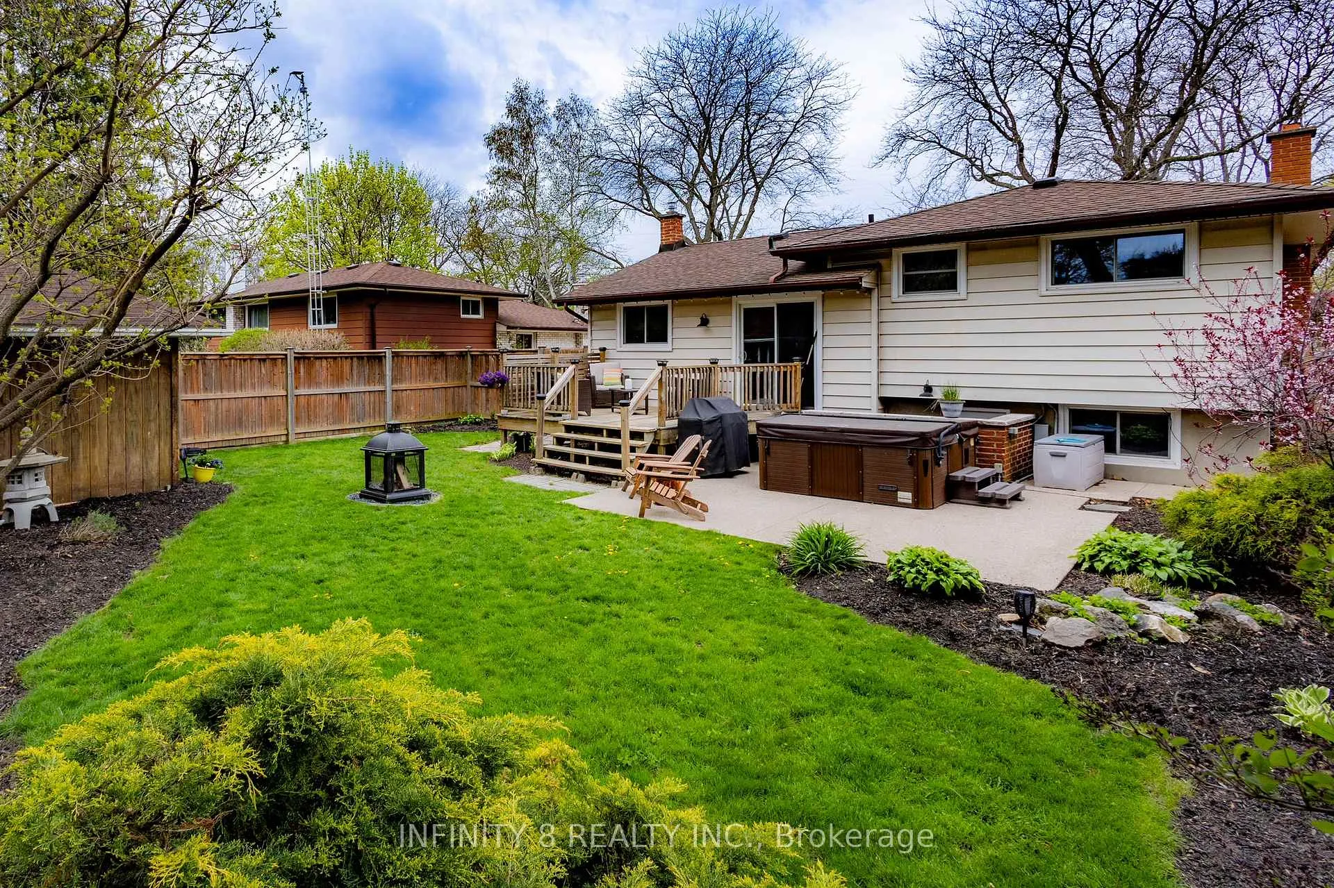 Photo 2 of 38 Crescentwood Drive, St. Catharines, Lakeport — HOMEH