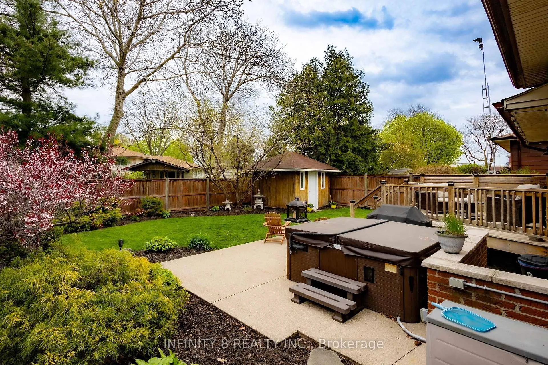 Photo 3 of 38 Crescentwood Drive, St. Catharines, Lakeport — HOMEH