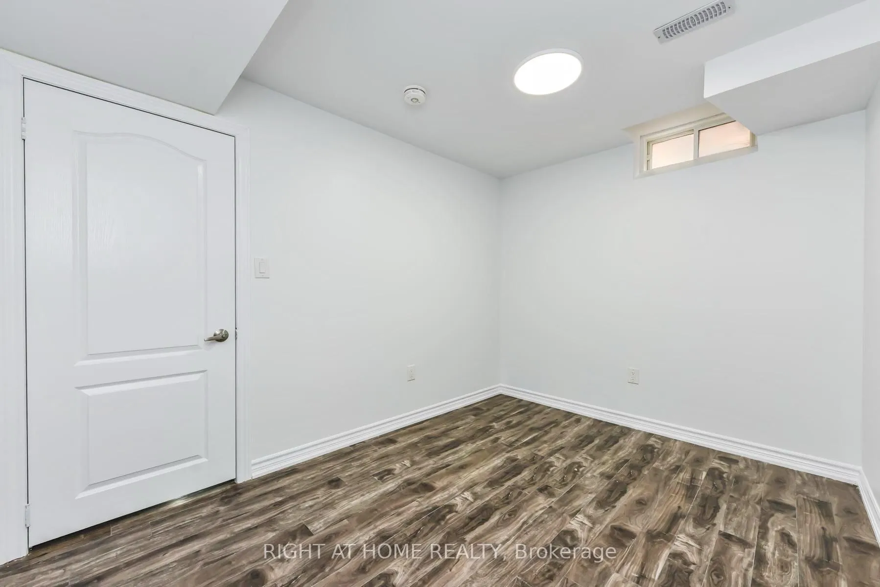 Photo 7 of Unit Basement, 59 Vezna Crescent, Brampton, Credit Valley — HOMEH