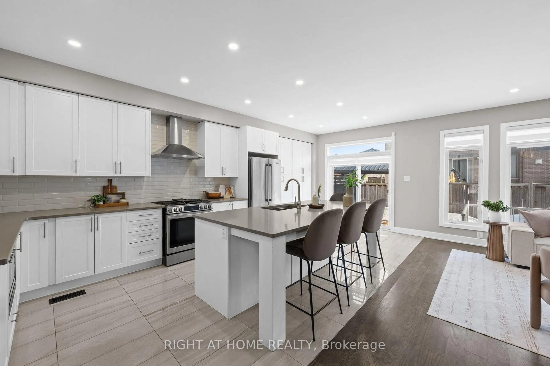 Photo 8 of 424 Golden Springs Drive, Ottawa, Riverside South/Gloucester Glen — HOMEH