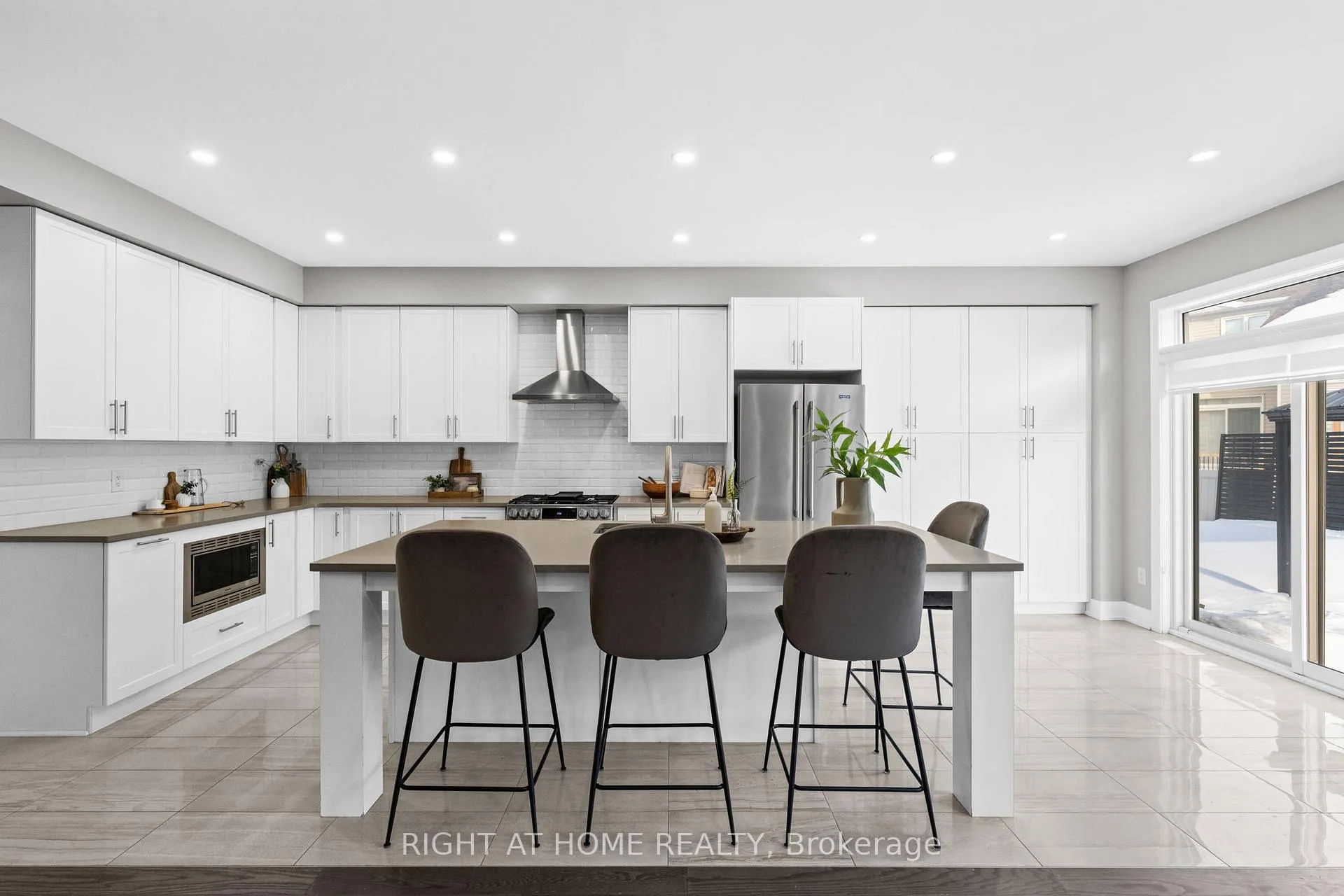 Photo 10 of 424 Golden Springs Drive, Ottawa, Riverside South/Gloucester Glen — HOMEH