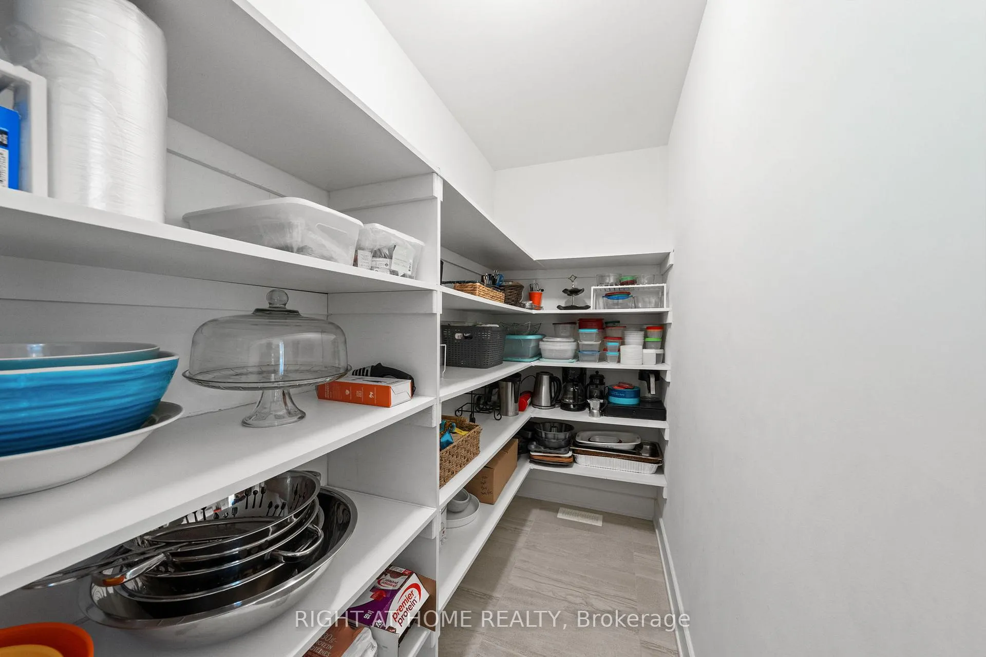Photo 14 of 424 Golden Springs Drive, Ottawa, Riverside South/Gloucester Glen — HOMEH