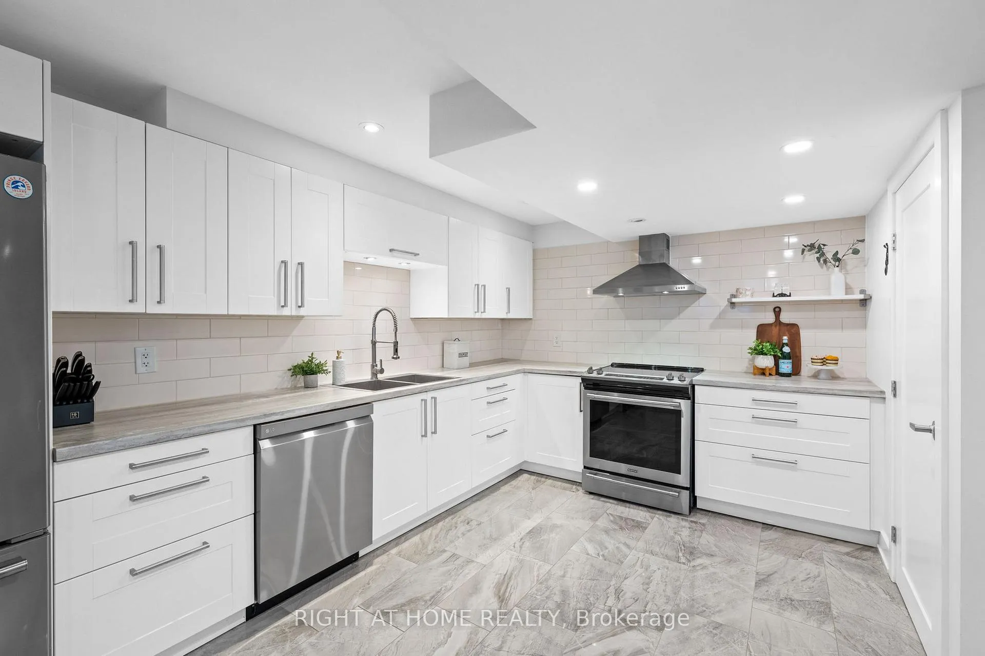 Photo 38 of 424 Golden Springs Drive, Ottawa, Riverside South/Gloucester Glen — HOMEH