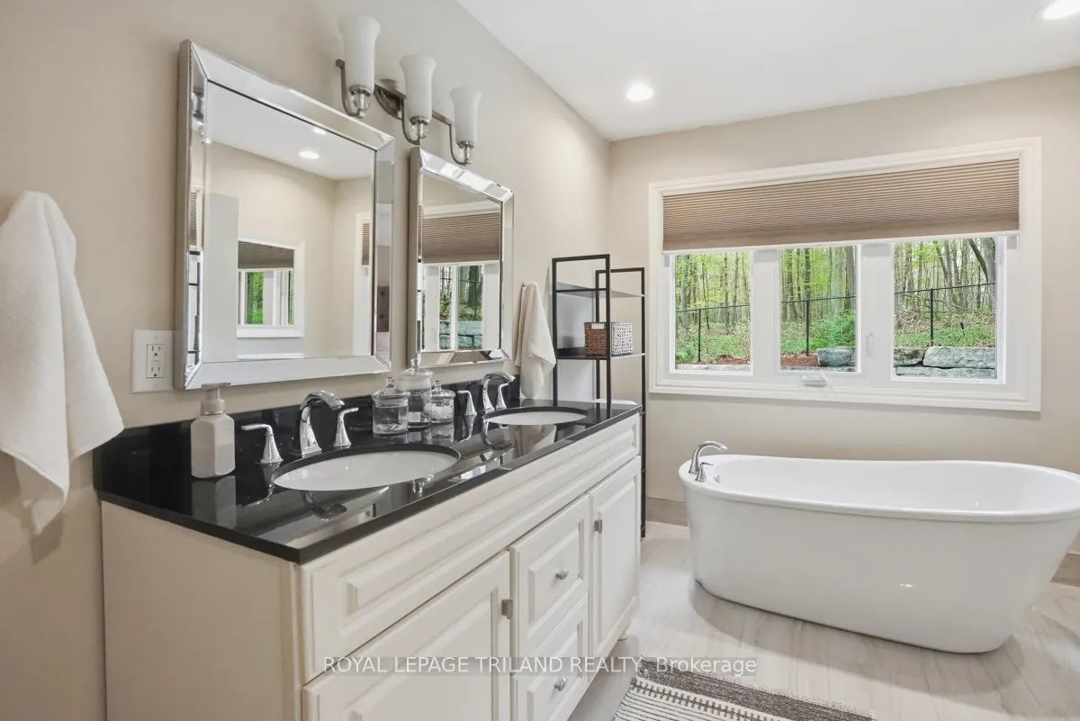 Photo 16 of 42 Mapleton Place, London, South B — HOMEH