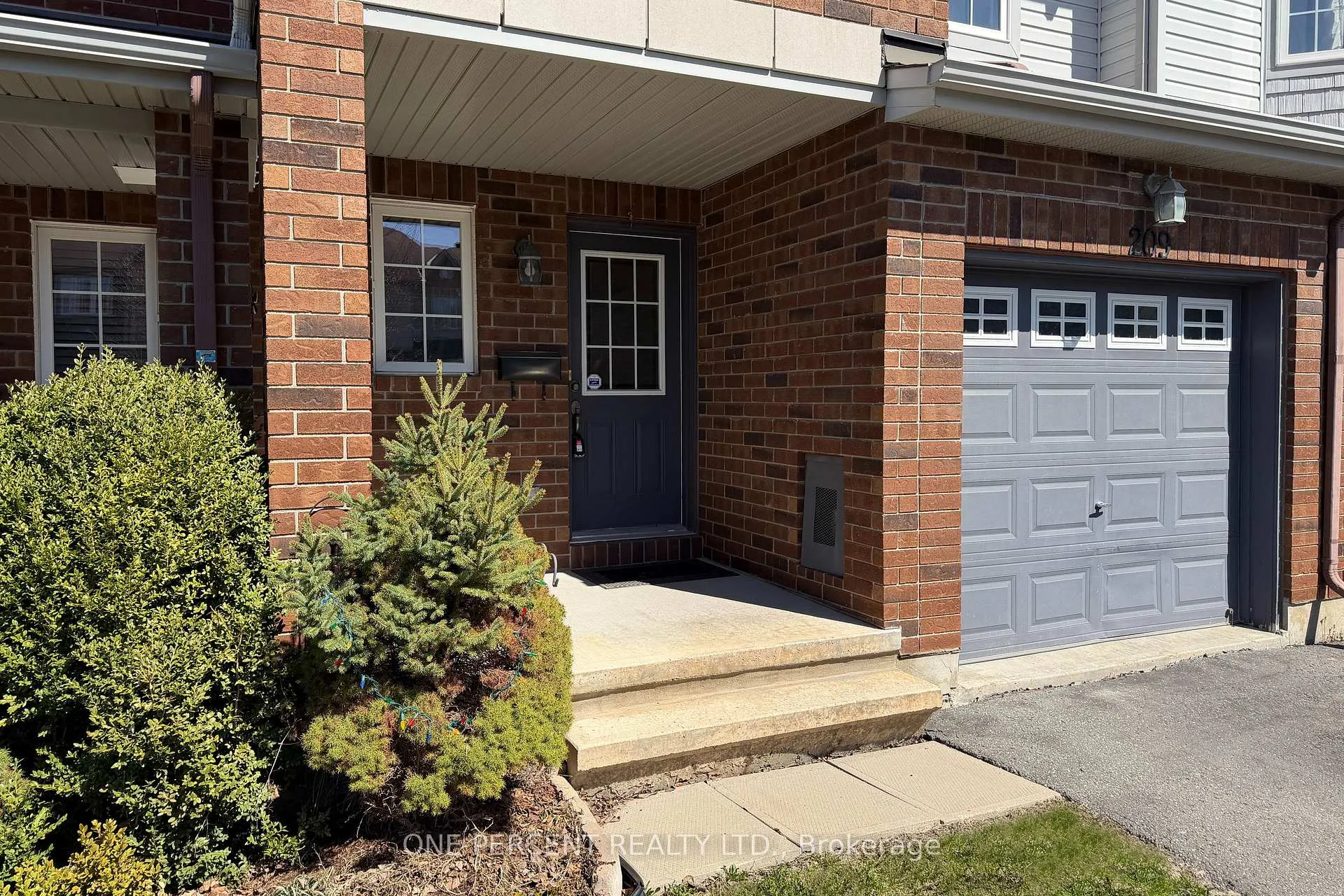 Photo 3 of 209 Rolling Meadow Crescent, Ottawa, Mer Bleue/Bradley Estates/Anderson Park — HOMEH