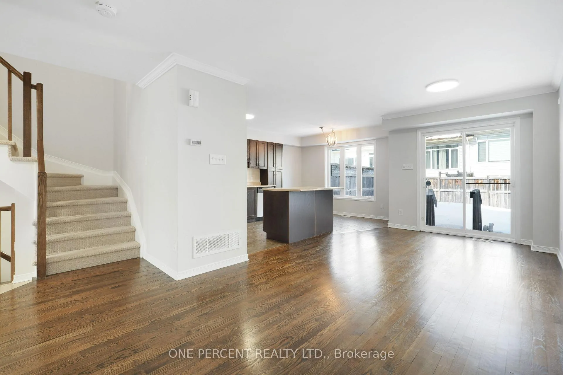 Photo 10 of 209 Rolling Meadow Crescent, Ottawa, Mer Bleue/Bradley Estates/Anderson Park — HOMEH