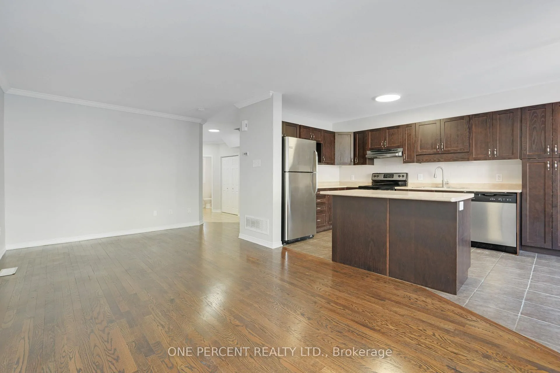 Photo 12 of 209 Rolling Meadow Crescent, Ottawa, Mer Bleue/Bradley Estates/Anderson Park — HOMEH