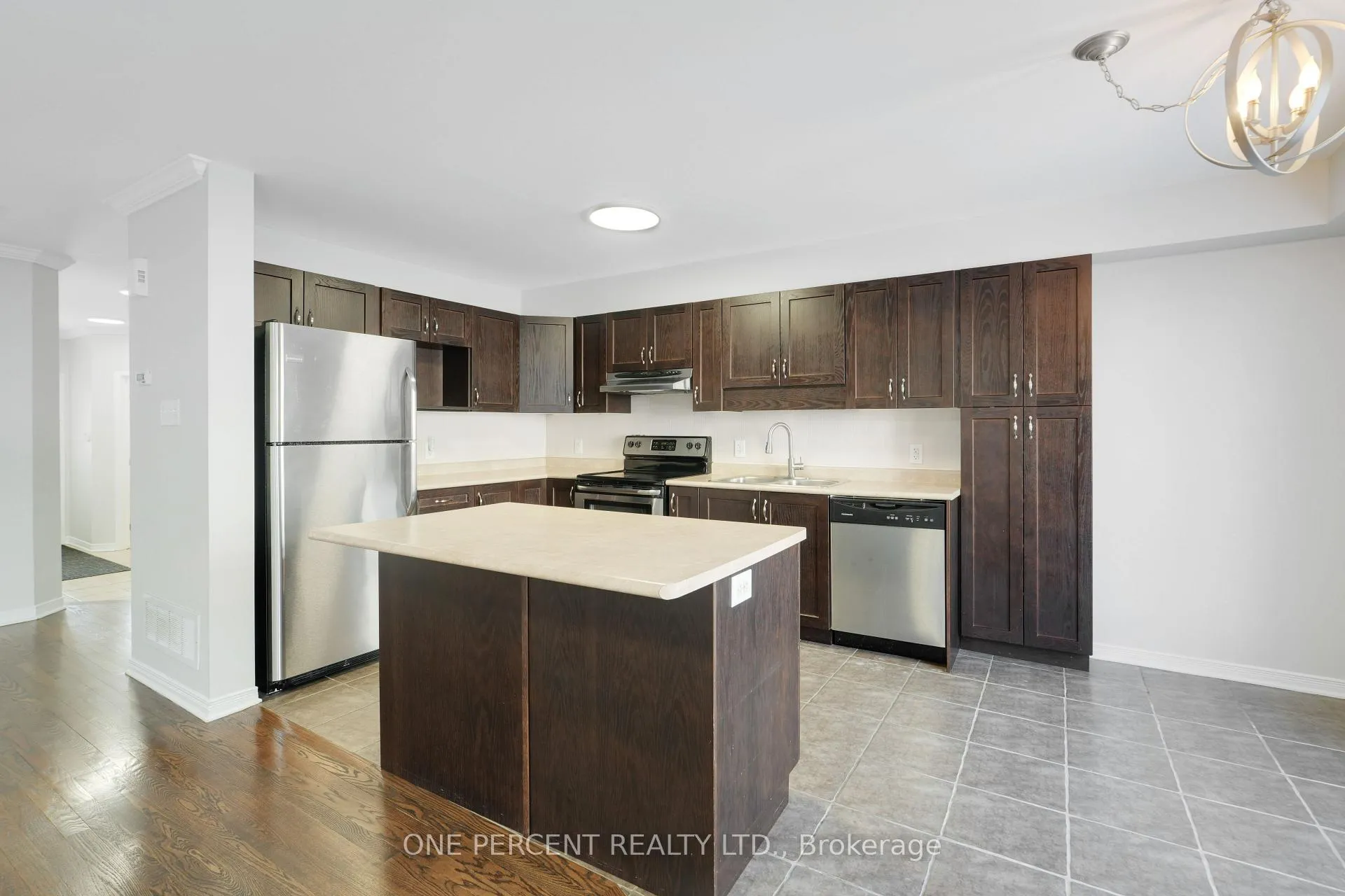 Photo 13 of 209 Rolling Meadow Crescent, Ottawa, Mer Bleue/Bradley Estates/Anderson Park — HOMEH