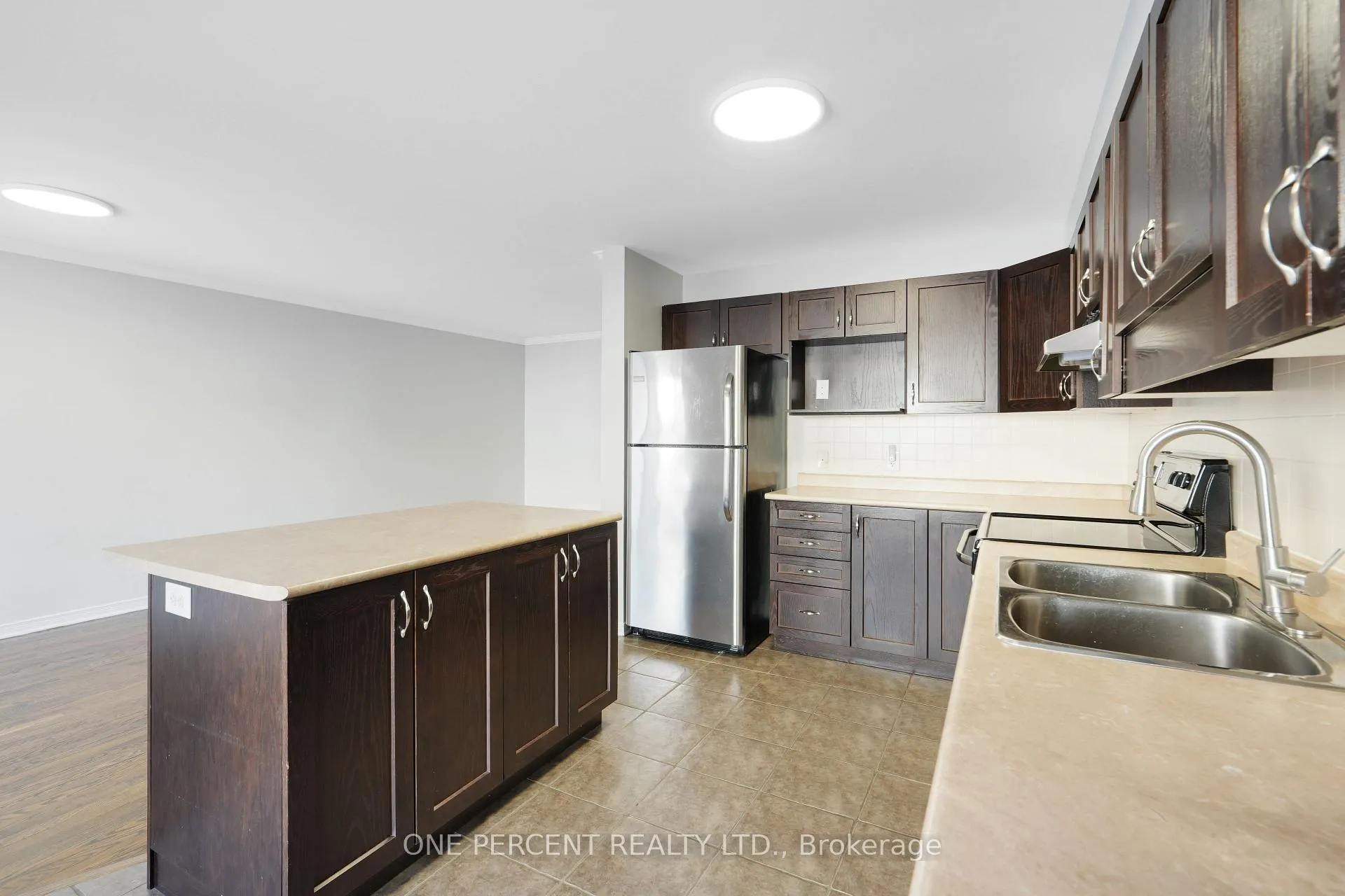 Photo 15 of 209 Rolling Meadow Crescent, Ottawa, Mer Bleue/Bradley Estates/Anderson Park — HOMEH