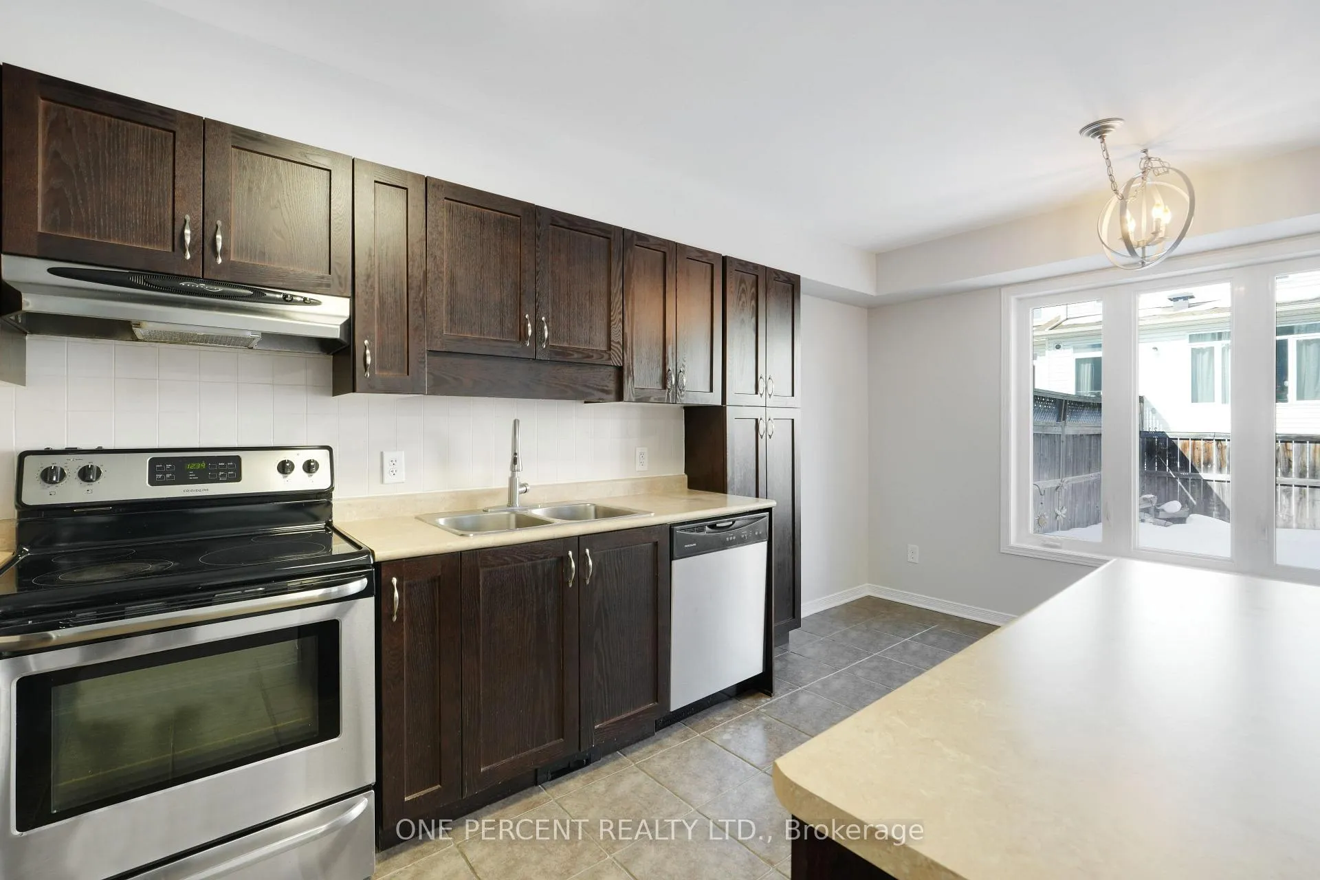 Photo 16 of 209 Rolling Meadow Crescent, Ottawa, Mer Bleue/Bradley Estates/Anderson Park — HOMEH