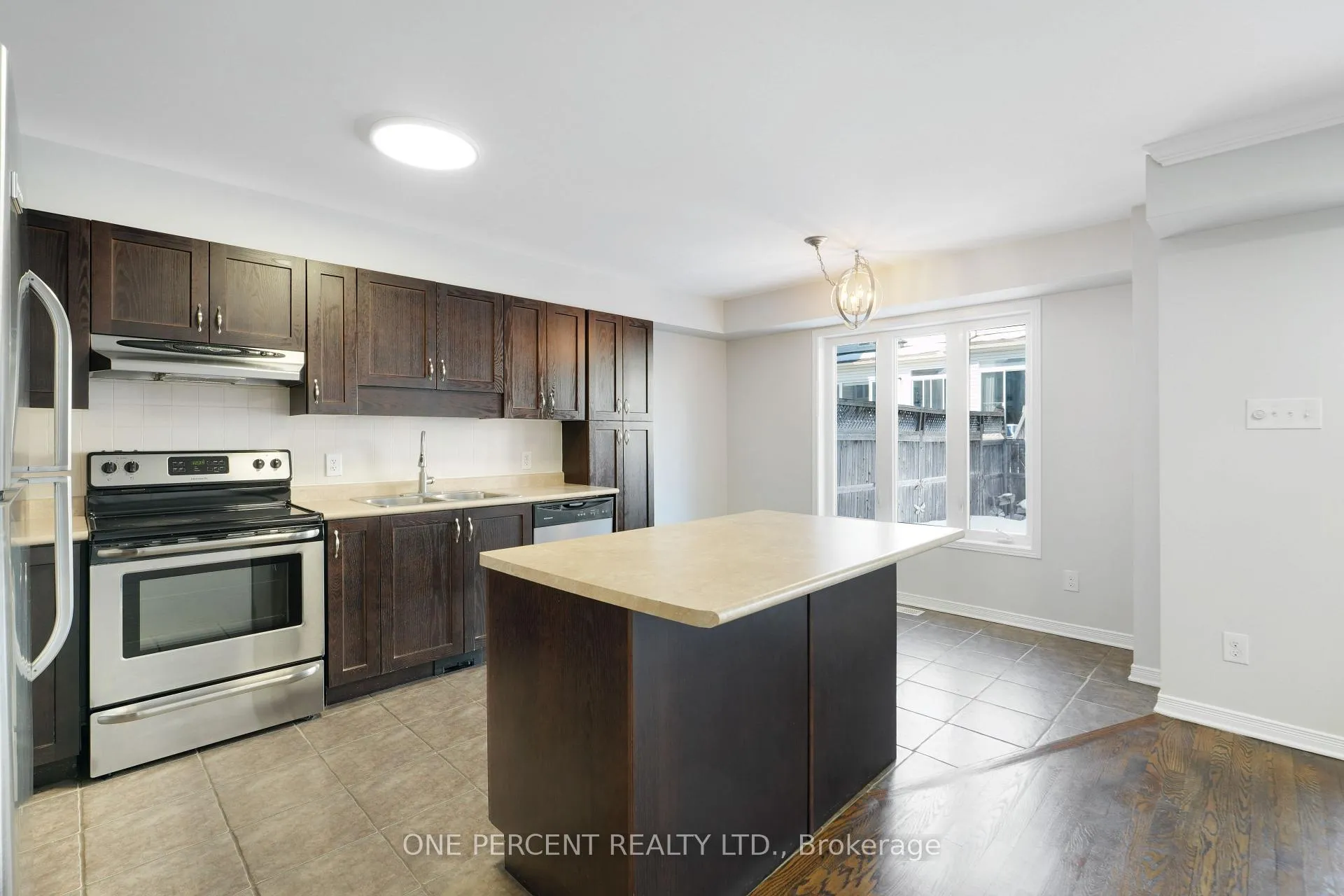 Photo 17 of 209 Rolling Meadow Crescent, Ottawa, Mer Bleue/Bradley Estates/Anderson Park — HOMEH