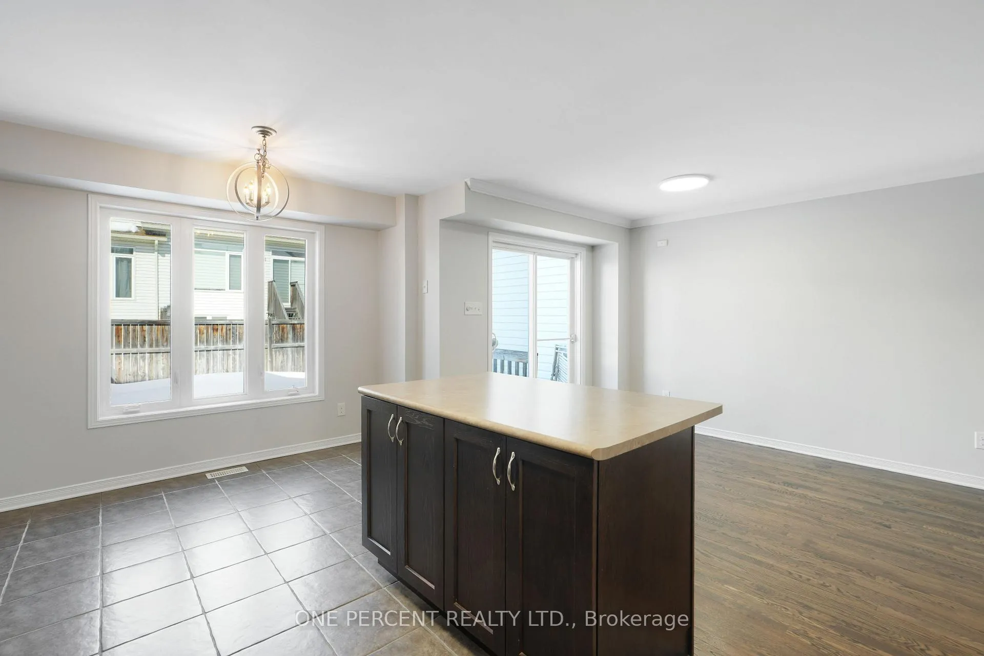 Photo 19 of 209 Rolling Meadow Crescent, Ottawa, Mer Bleue/Bradley Estates/Anderson Park — HOMEH