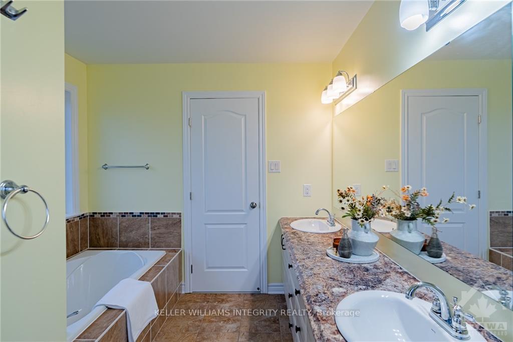 Photo 18 of 21 Orange Blossom, Ottawa, Blossom Park/Leitrim — HOMEH