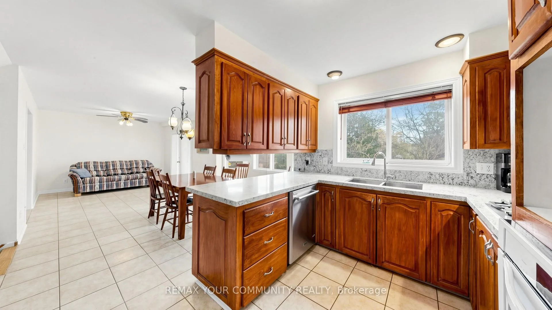 Photo 8 of 50 Riverglen Drive, Georgina, Keswick South — HOMEH