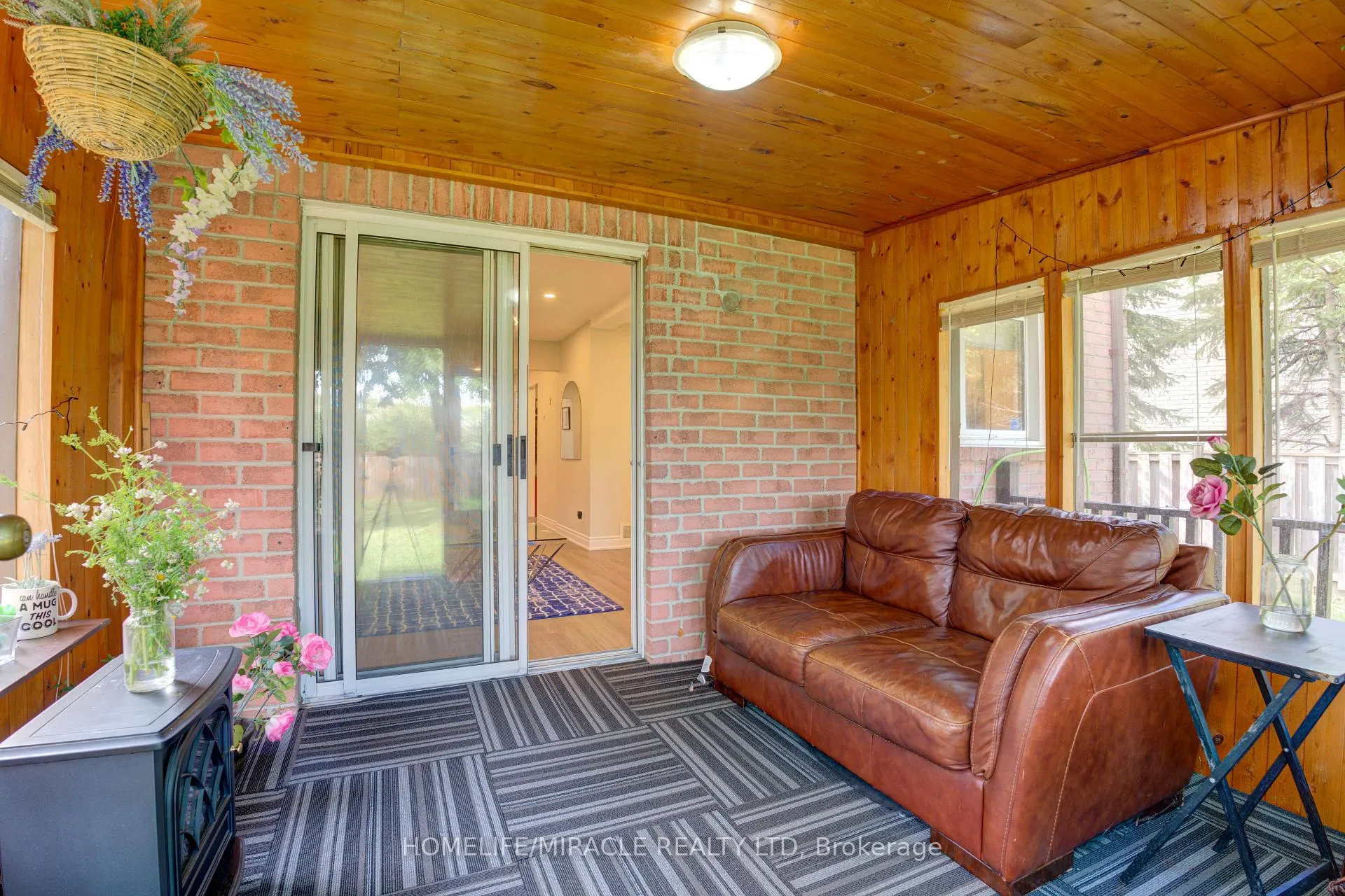 Photo 3 of 22 Kesteven Crescent, Brampton, Fletcher's Creek South — HOMEH