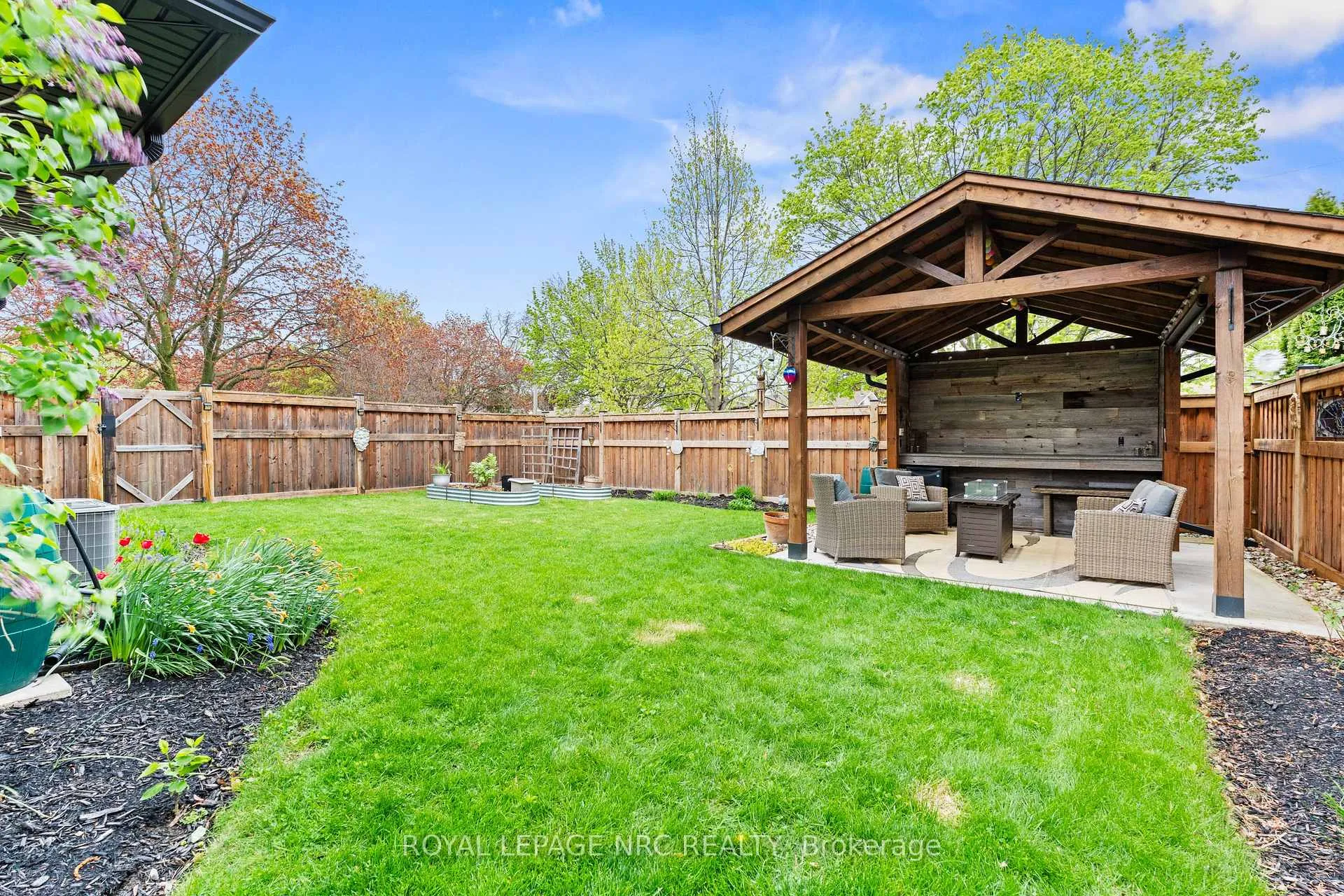 Photo 3 of 18 Island Road, St. Catharines, Carlton/Bunting — HOMEH