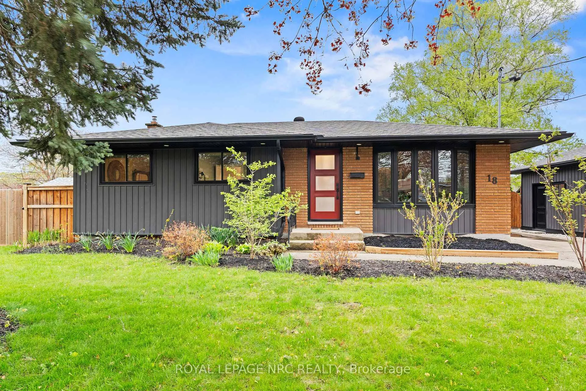 Photo 5 of 18 Island Road, St. Catharines, Carlton/Bunting — HOMEH