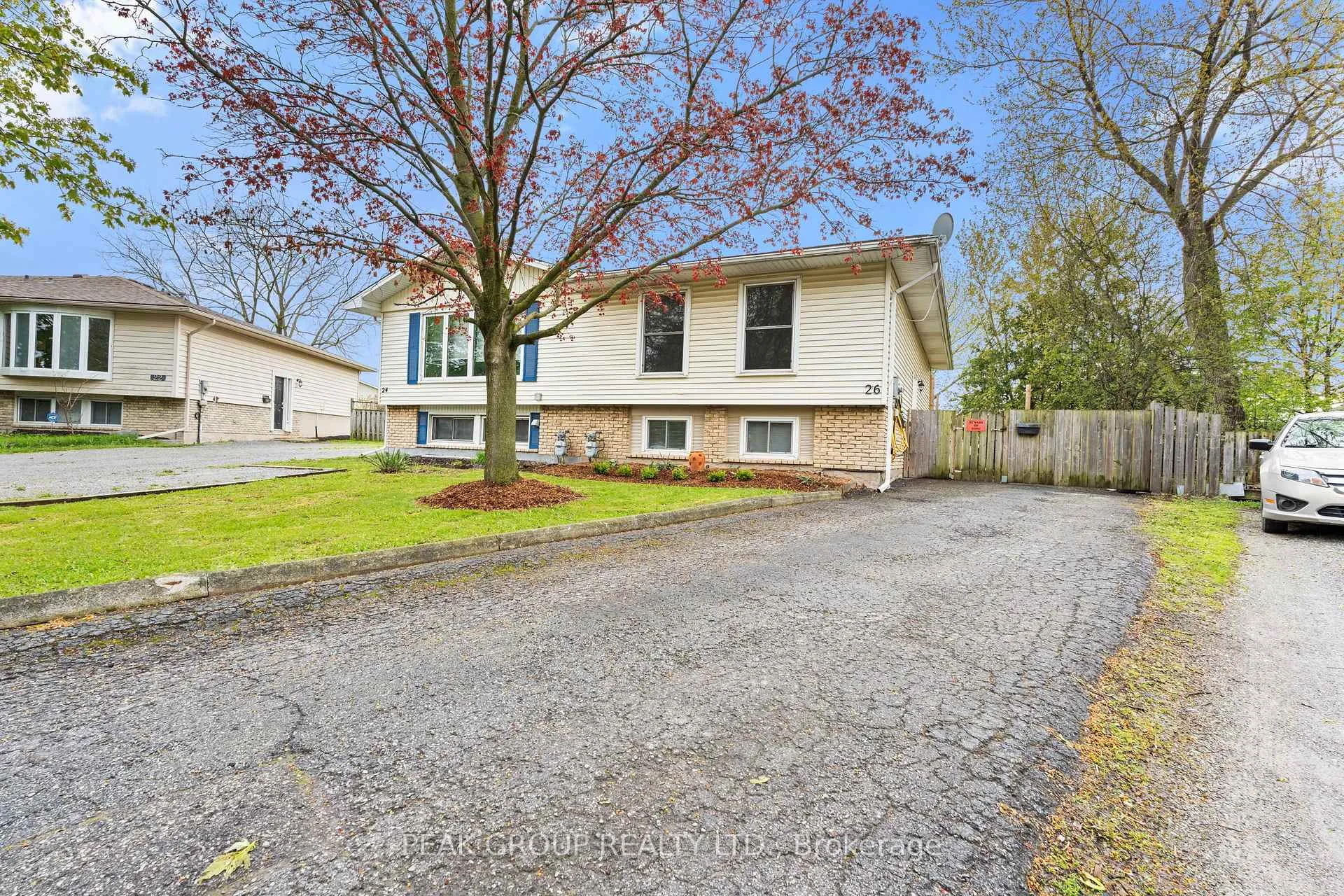 Photo 2 of 26 Tara Crescent, Thorold, Confederation Heights — HOMEH