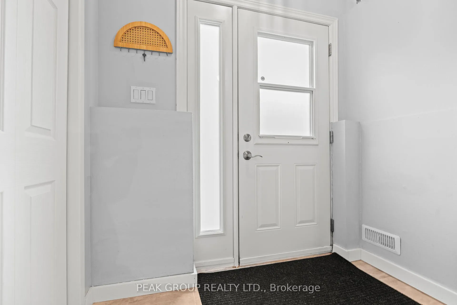 Photo 5 of 26 Tara Crescent, Thorold, Confederation Heights — HOMEH