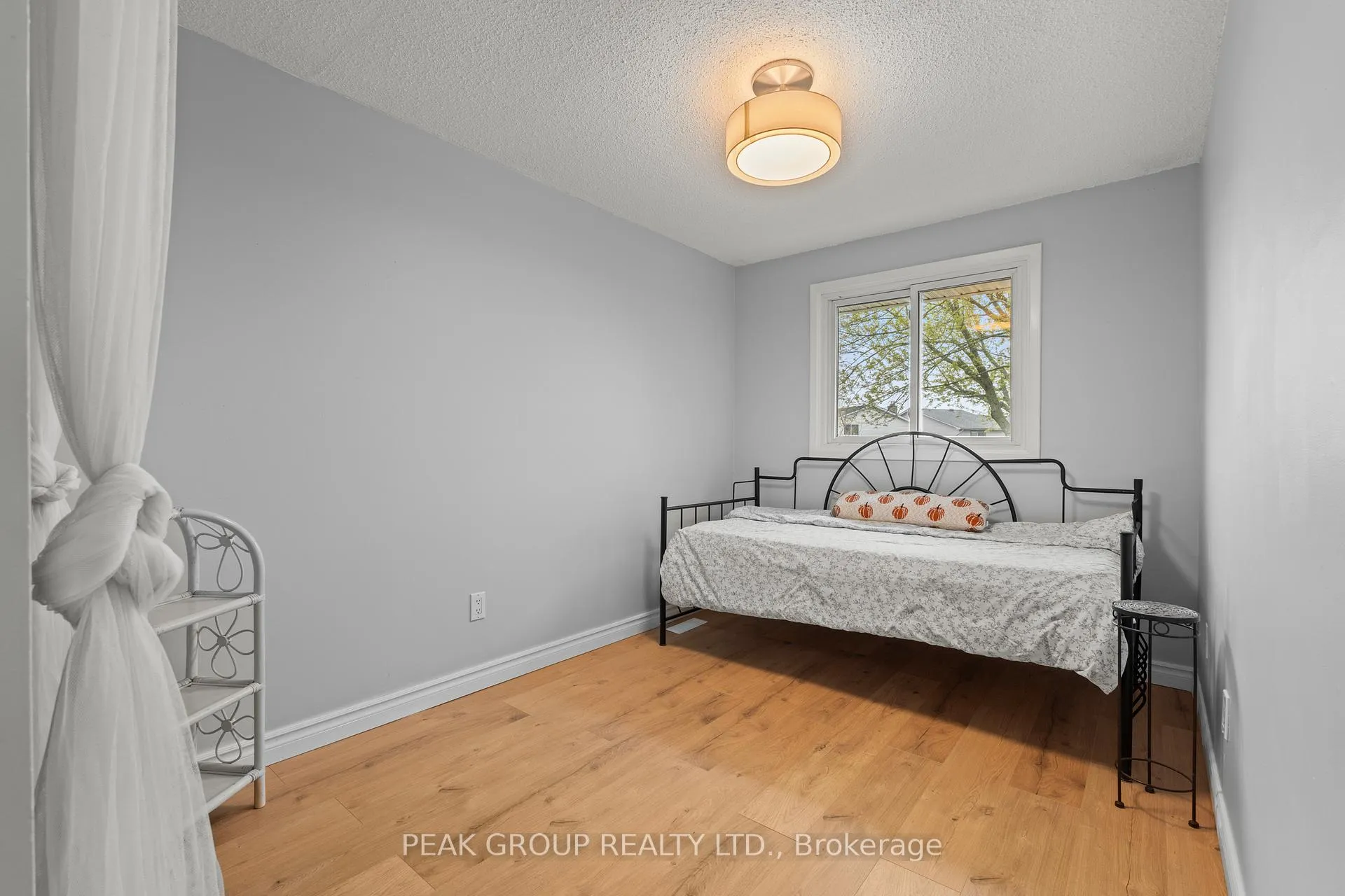 Photo 15 of 26 Tara Crescent, Thorold, Confederation Heights — HOMEH