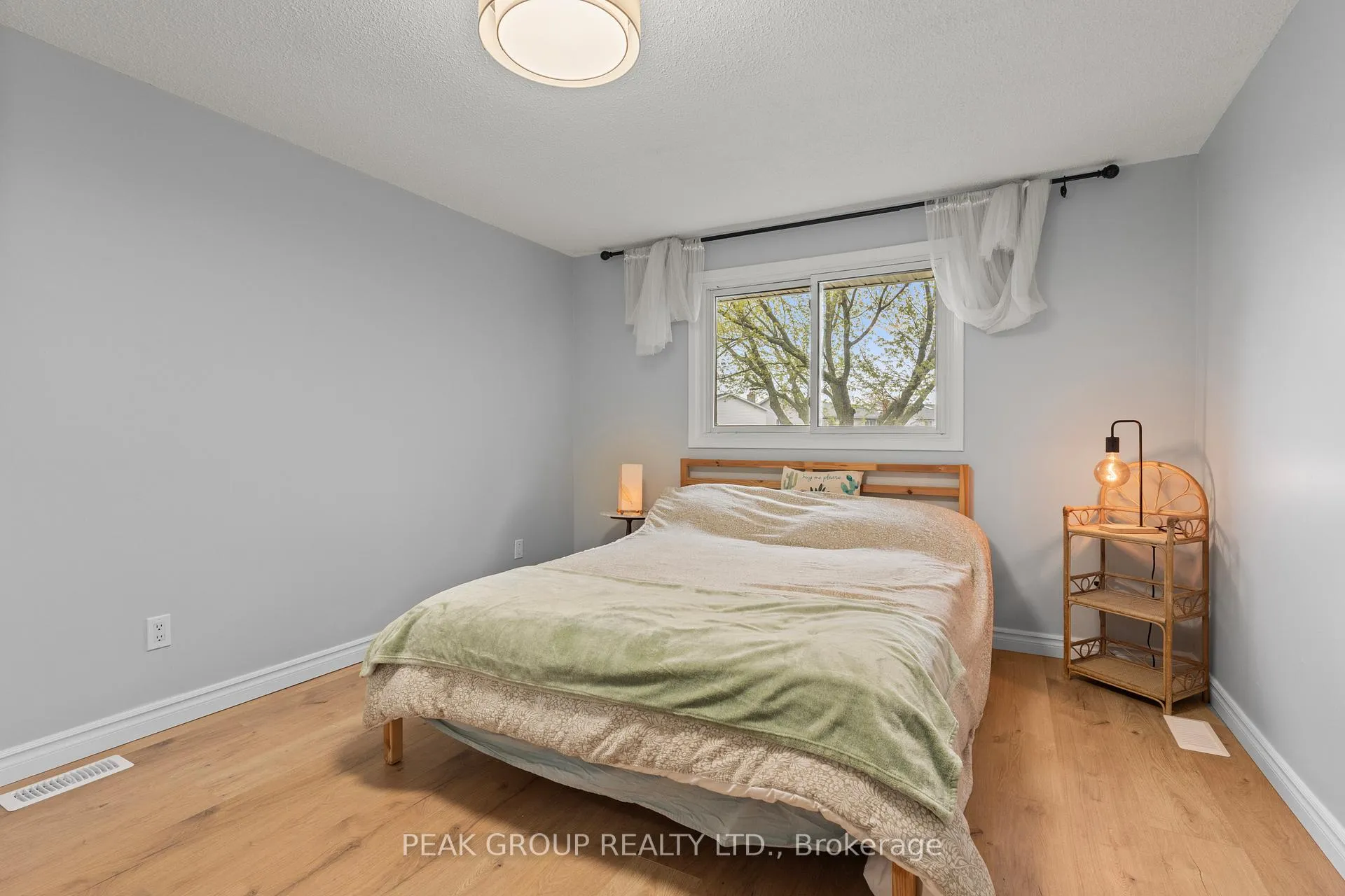Photo 16 of 26 Tara Crescent, Thorold, Confederation Heights — HOMEH