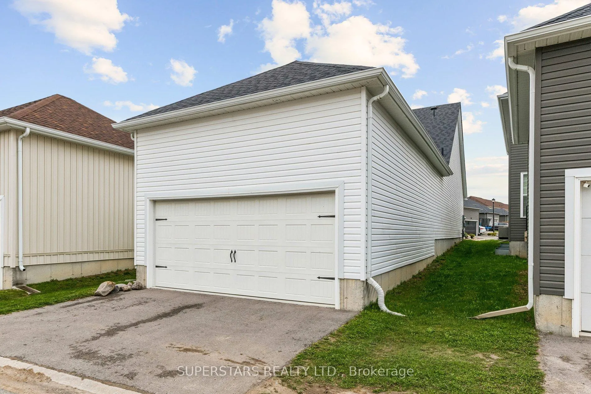Photo 2 of 606 Haylock Gardens, Peterborough, Northcrest Ward 5 — HOMEH