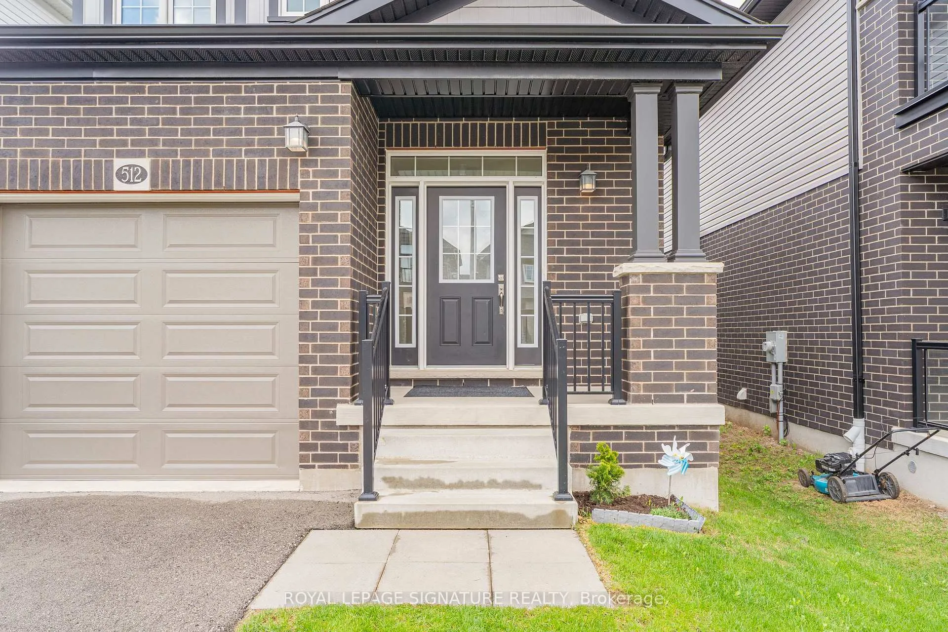 Photo 2 of 512 Nathalie Crescent, Kitchener — HOMEH