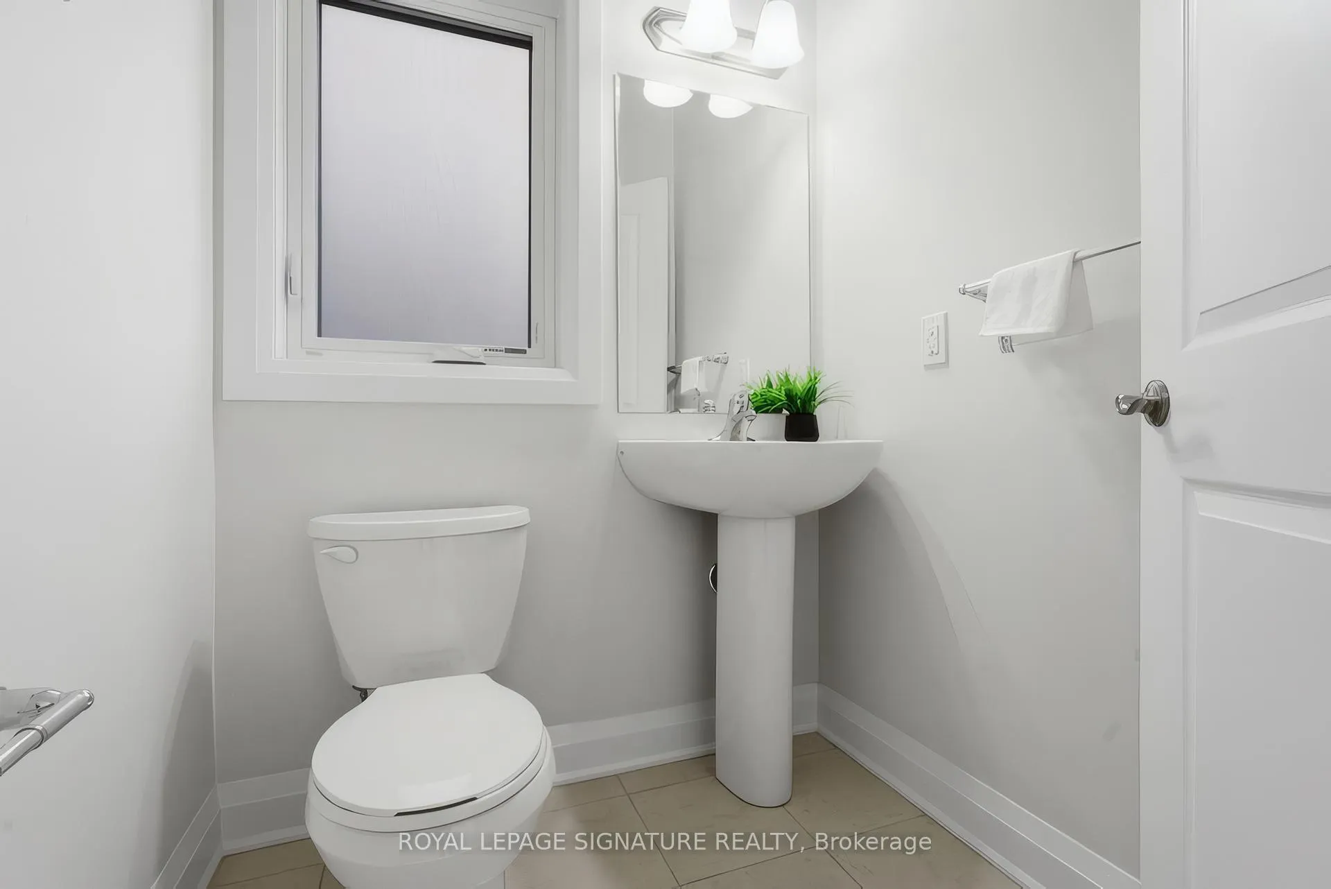 Photo 12 of 512 Nathalie Crescent, Kitchener — HOMEH