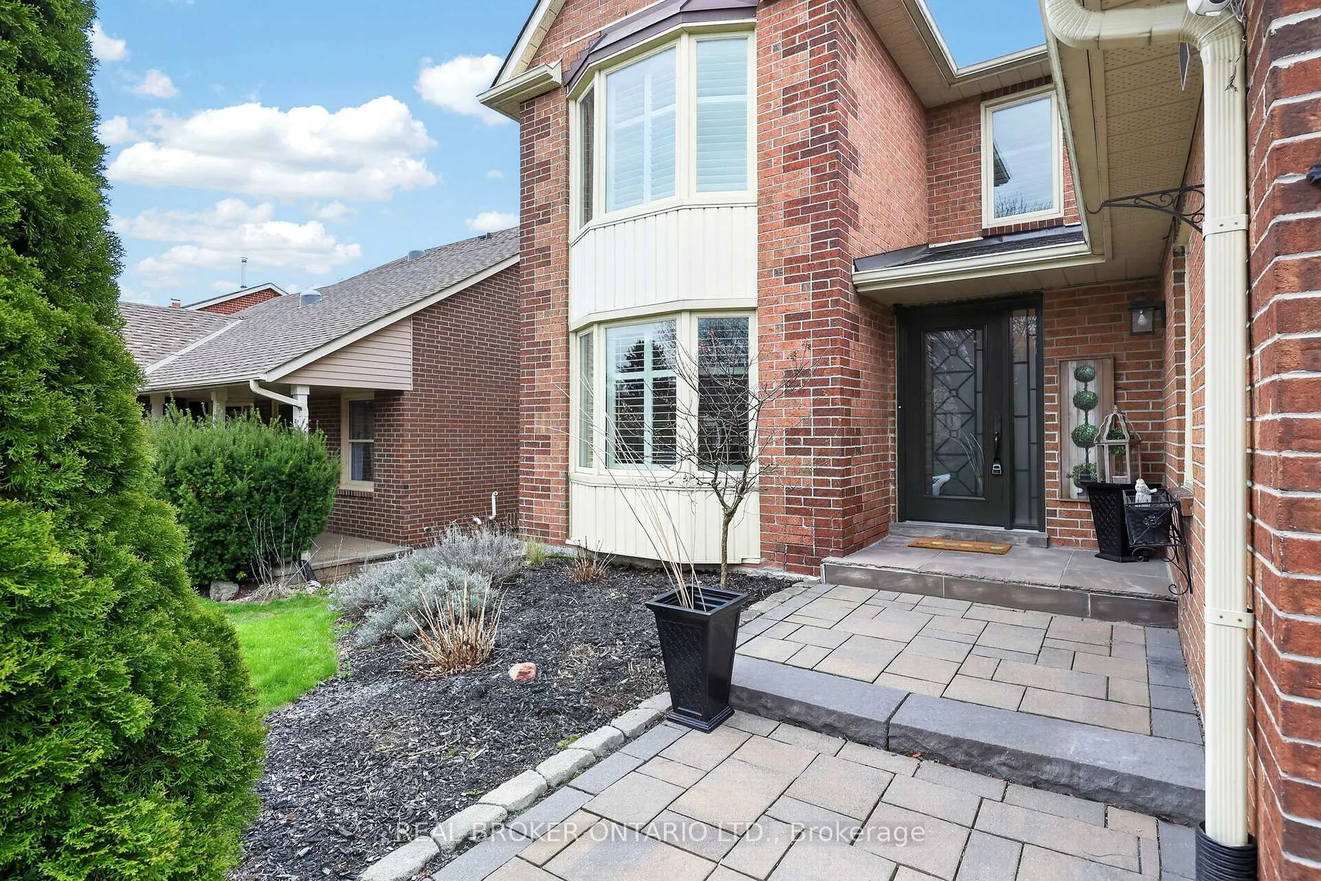 Photo 3 of 267 John Bowser Crescent, Newmarket, Glenway Estates — HOMEH