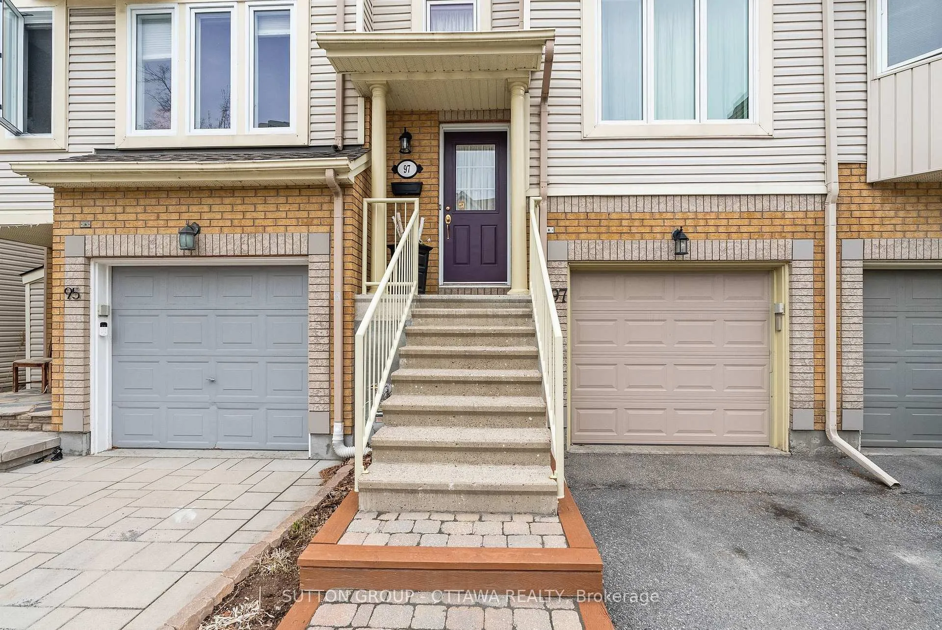 Photo 3 of 97 Corsica Private, Ottawa, Riverview Park — HOMEH