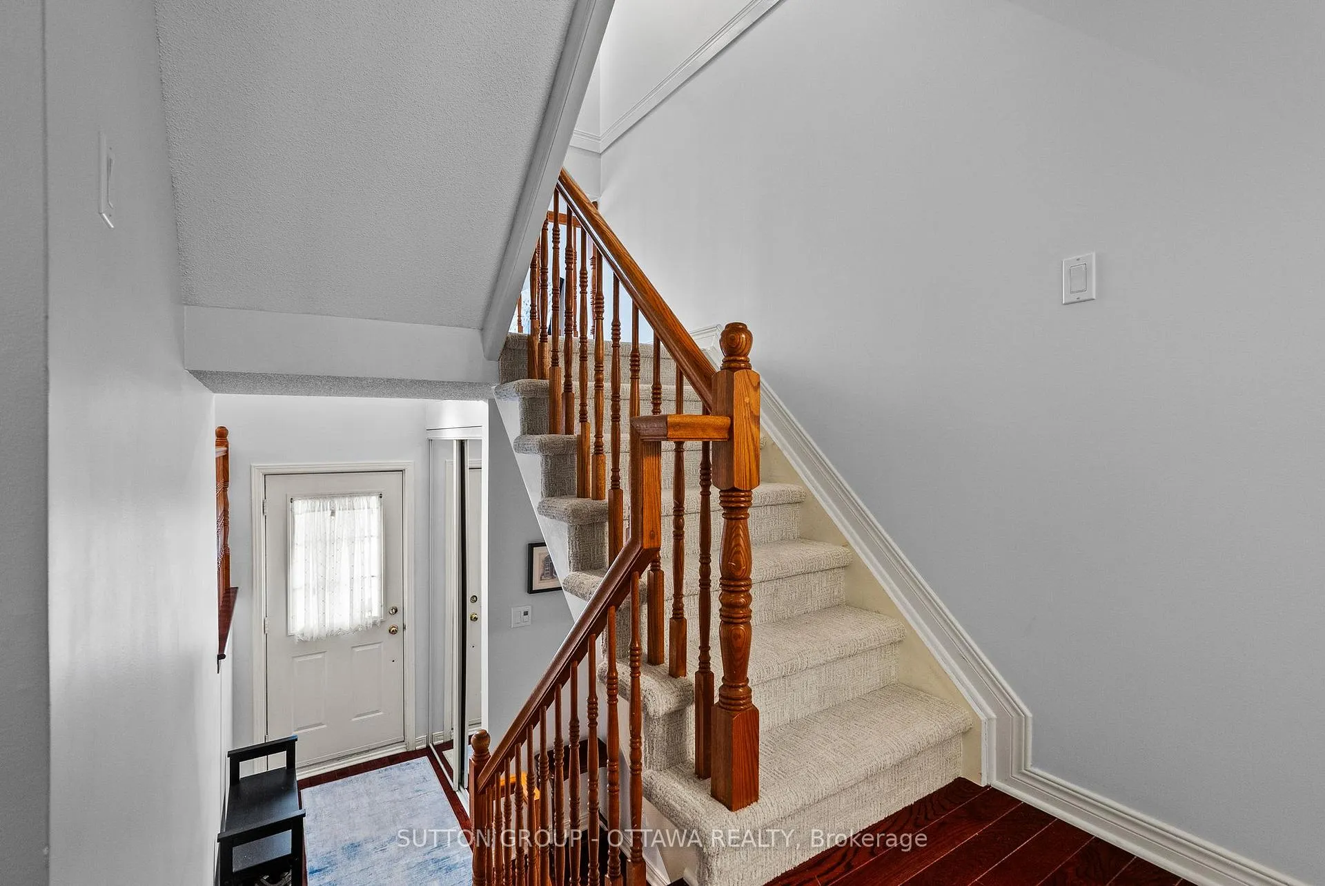 Photo 4 of 97 Corsica Private, Ottawa, Riverview Park — HOMEH