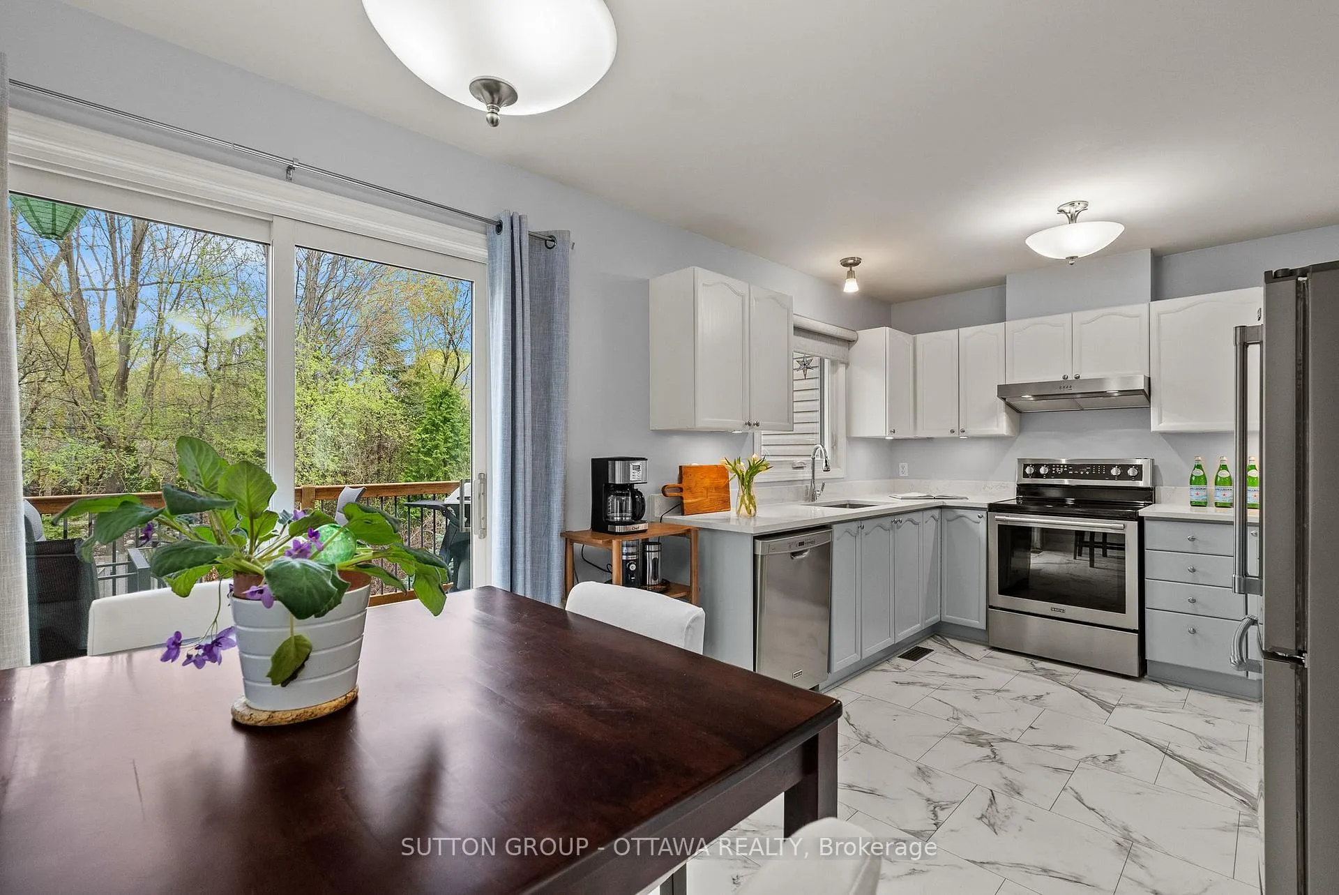Photo 13 of 97 Corsica Private, Ottawa, Riverview Park — HOMEH