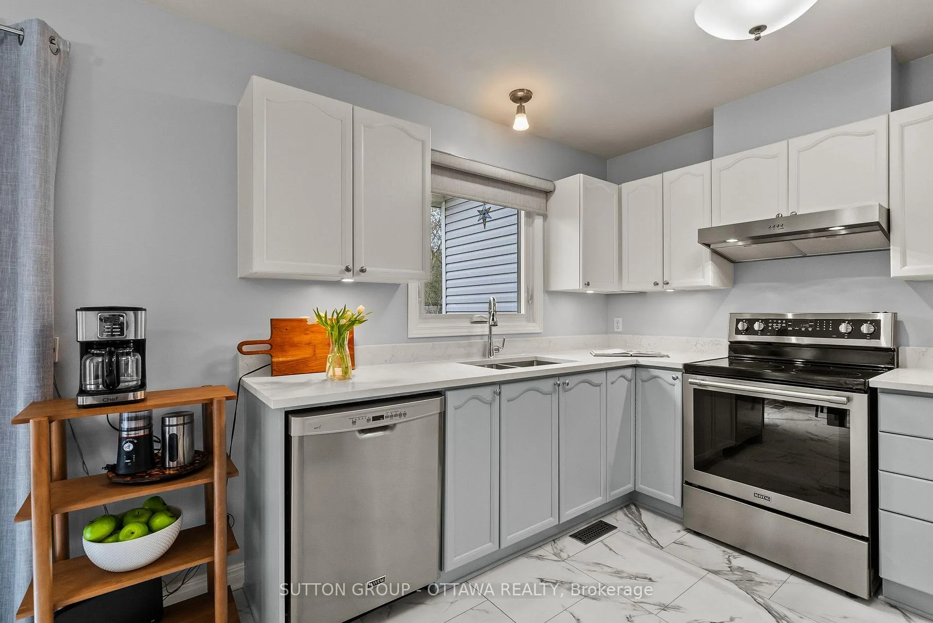 Photo 15 of 97 Corsica Private, Ottawa, Riverview Park — HOMEH