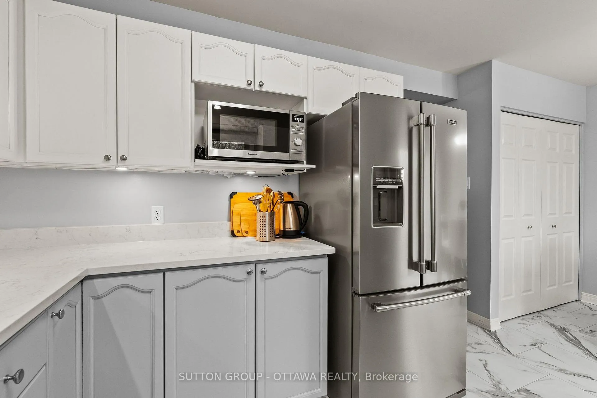 Photo 17 of 97 Corsica Private, Ottawa, Riverview Park — HOMEH