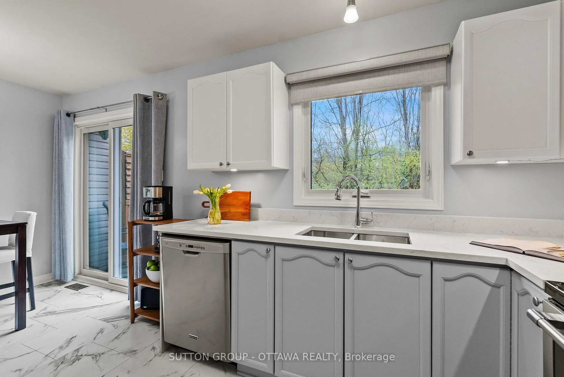 Photo 18 of 97 Corsica Private, Ottawa, Riverview Park — HOMEH