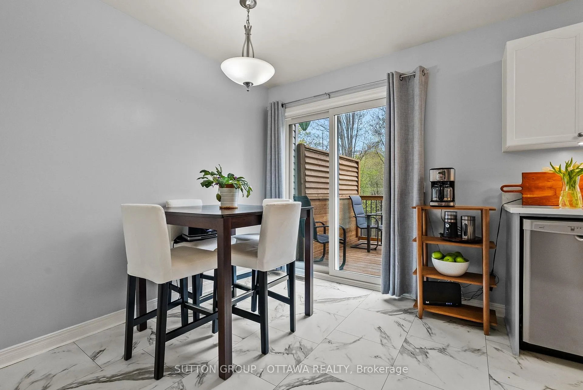 Photo 20 of 97 Corsica Private, Ottawa, Riverview Park — HOMEH