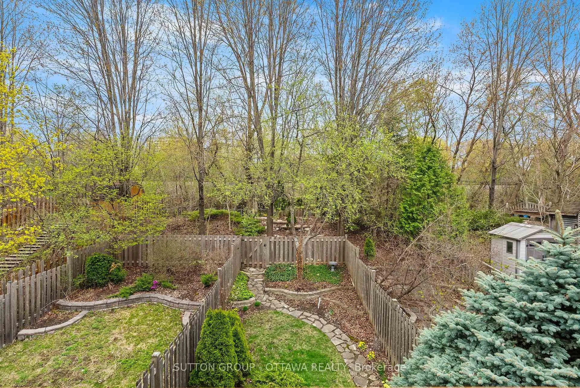 Photo 23 of 97 Corsica Private, Ottawa, Riverview Park — HOMEH