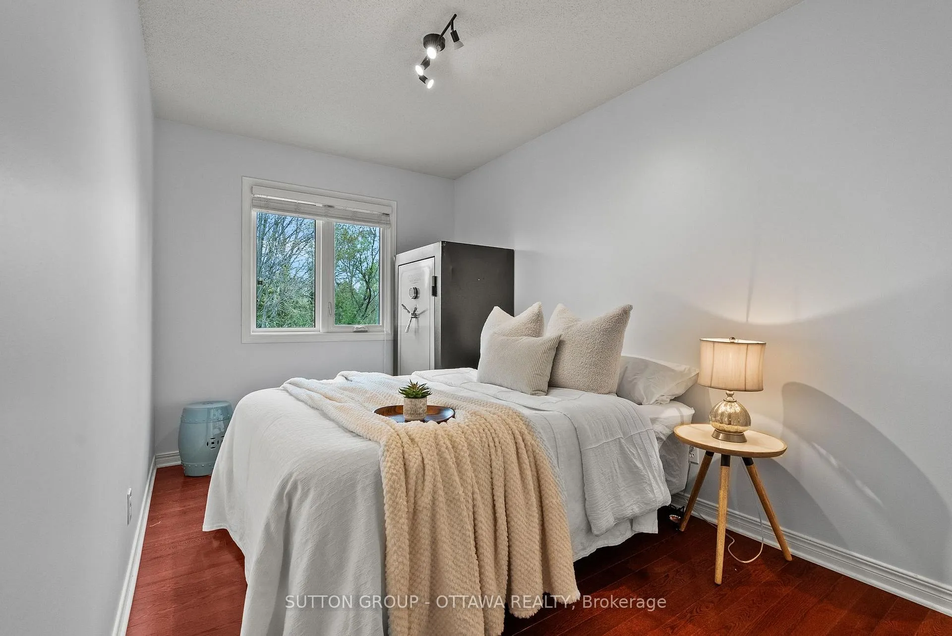 Photo 30 of 97 Corsica Private, Ottawa, Riverview Park — HOMEH
