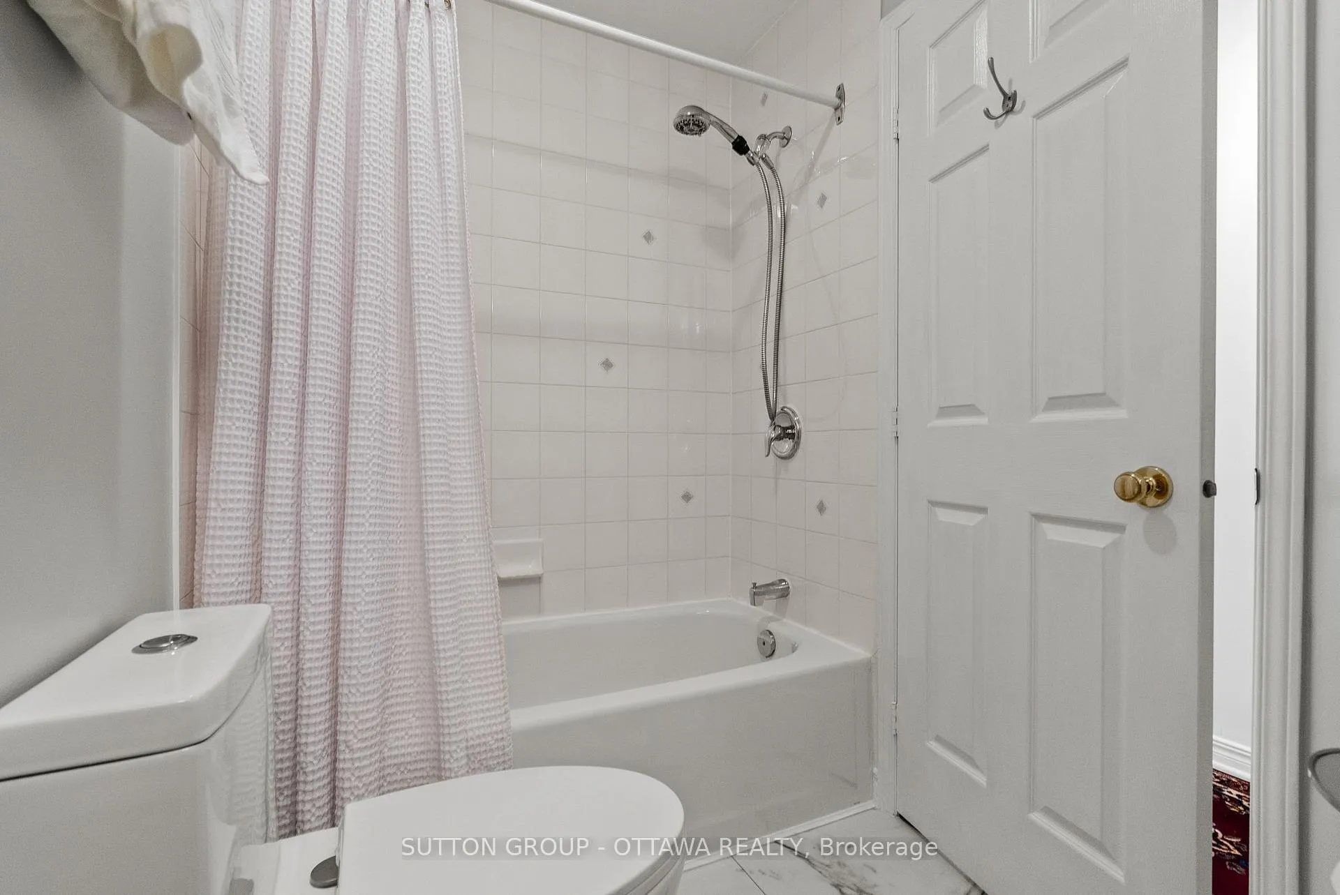 Photo 35 of 97 Corsica Private, Ottawa, Riverview Park — HOMEH