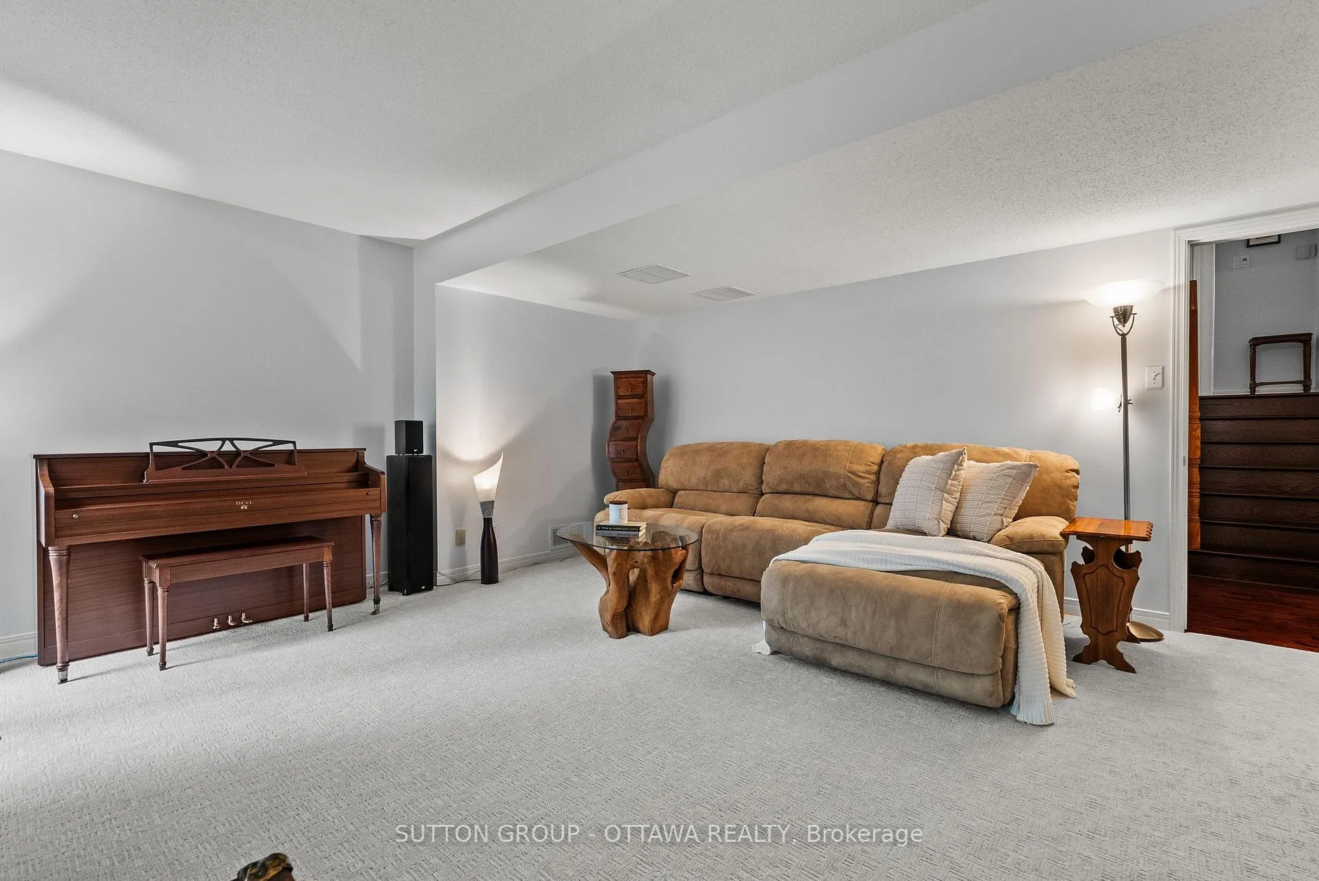 Photo 37 of 97 Corsica Private, Ottawa, Riverview Park — HOMEH