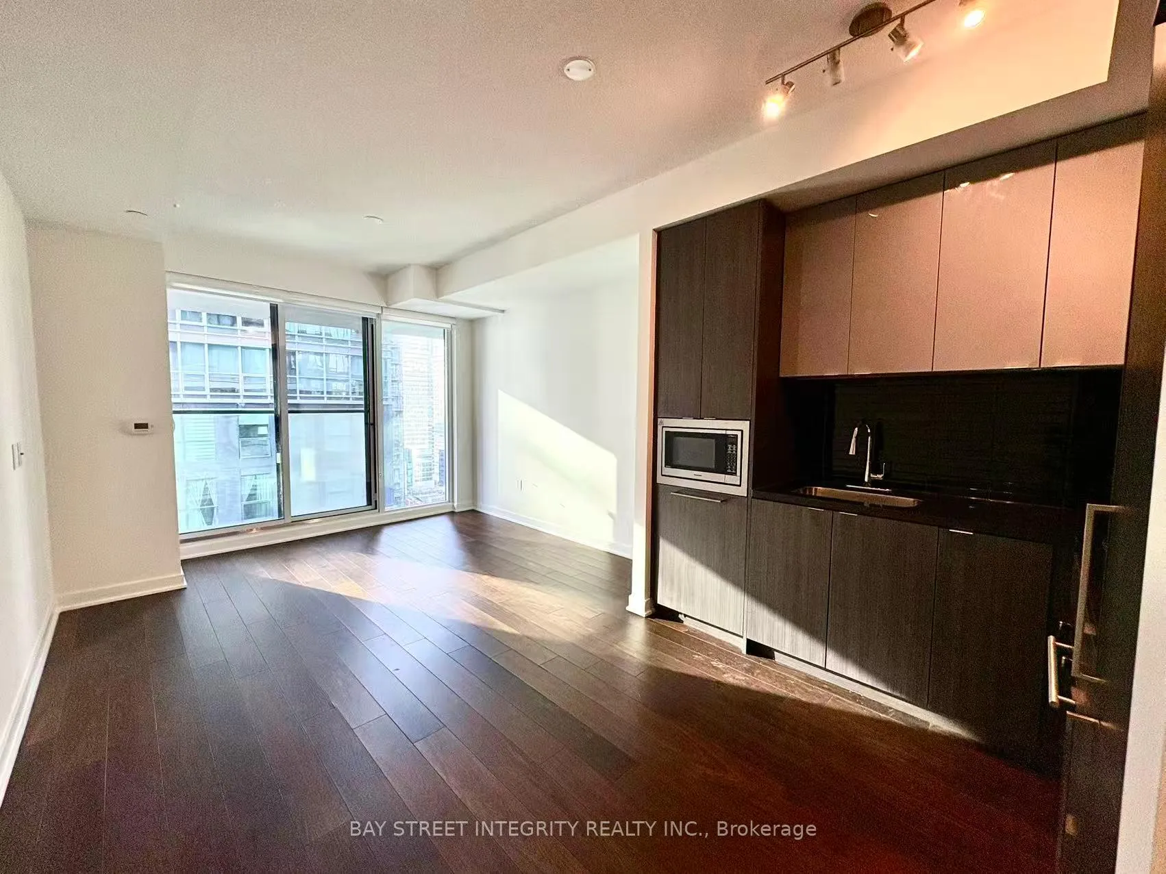 Photo 5 of Unit 3210, 125 Blue Jays Way, Toronto, Waterfront Communities — HOMEH