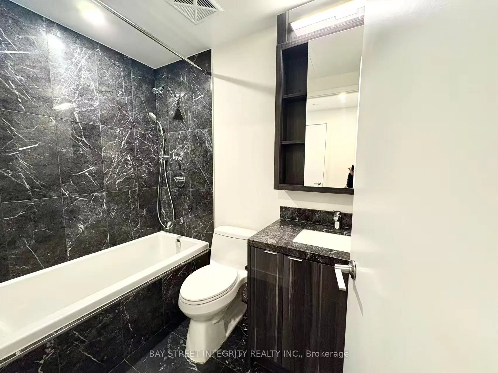 Photo 10 of Unit 3210, 125 Blue Jays Way, Toronto, Waterfront Communities — HOMEH